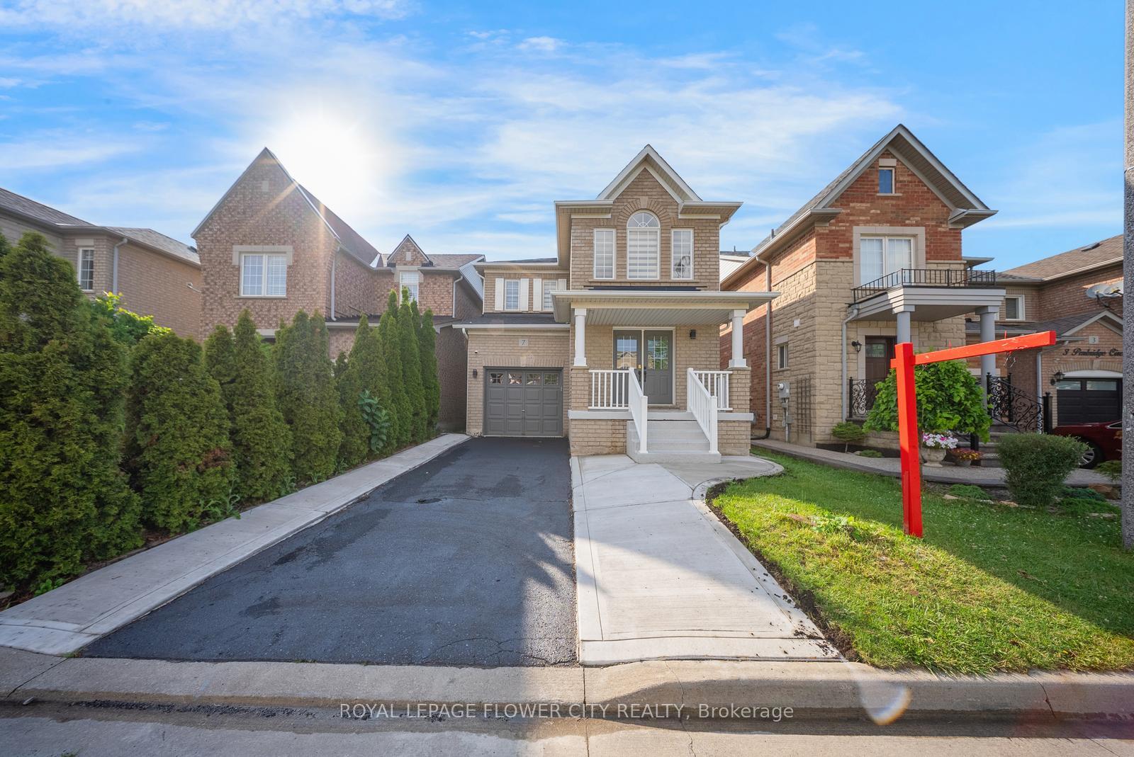 Photo 2 of 7 Penbridge Circle, Brampton, Fletcher's Meadow — HOMEH