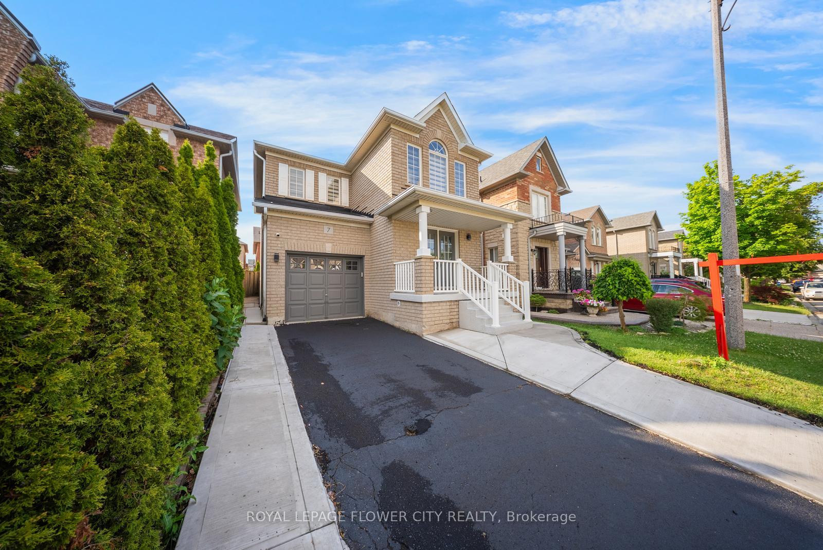 Photo 3 of 7 Penbridge Circle, Brampton, Fletcher's Meadow — HOMEH