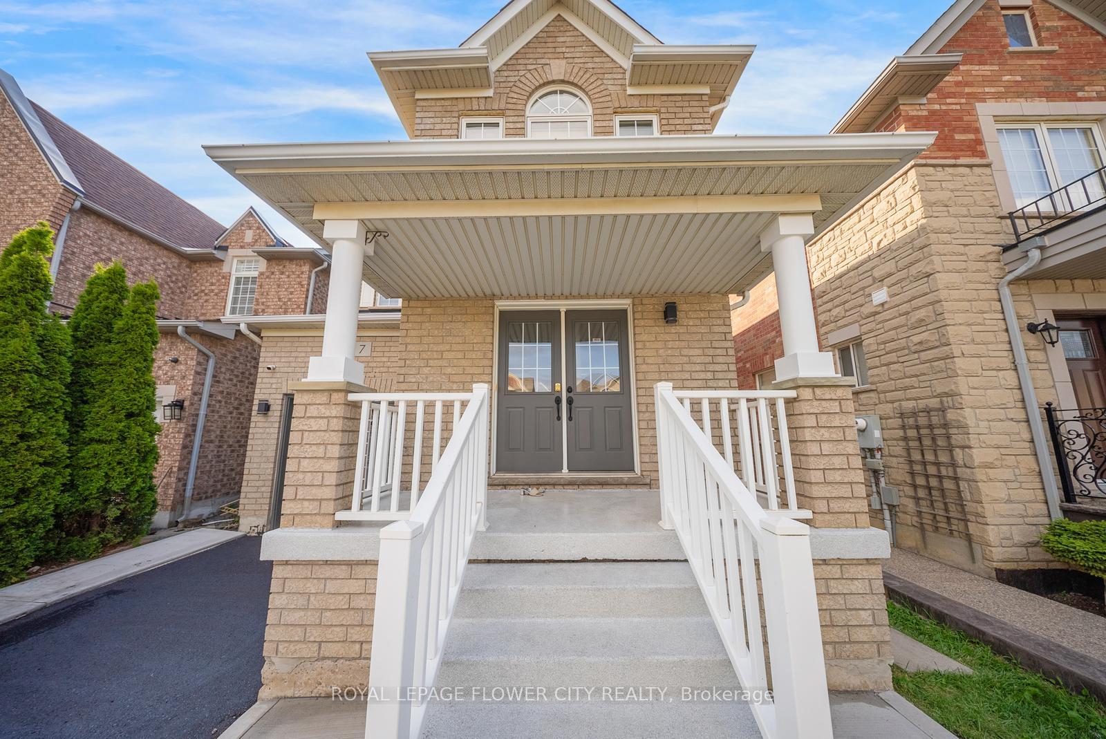 Photo 4 of 7 Penbridge Circle, Brampton, Fletcher's Meadow — HOMEH