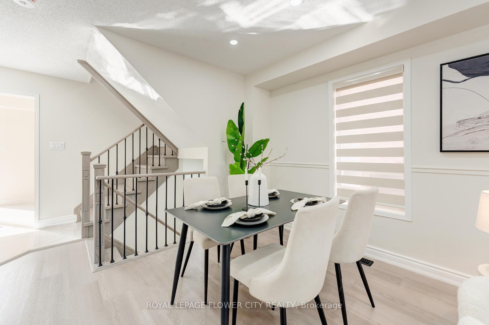 Photo 11 of 7 Penbridge Circle, Brampton, Fletcher's Meadow — HOMEH