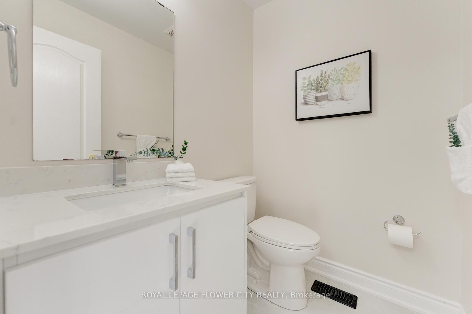 Photo 12 of 7 Penbridge Circle, Brampton, Fletcher's Meadow — HOMEH