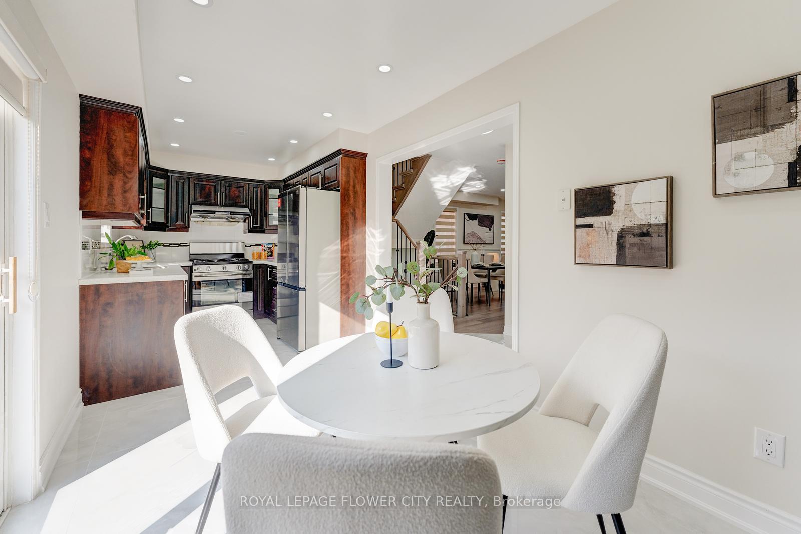 Photo 14 of 7 Penbridge Circle, Brampton, Fletcher's Meadow — HOMEH