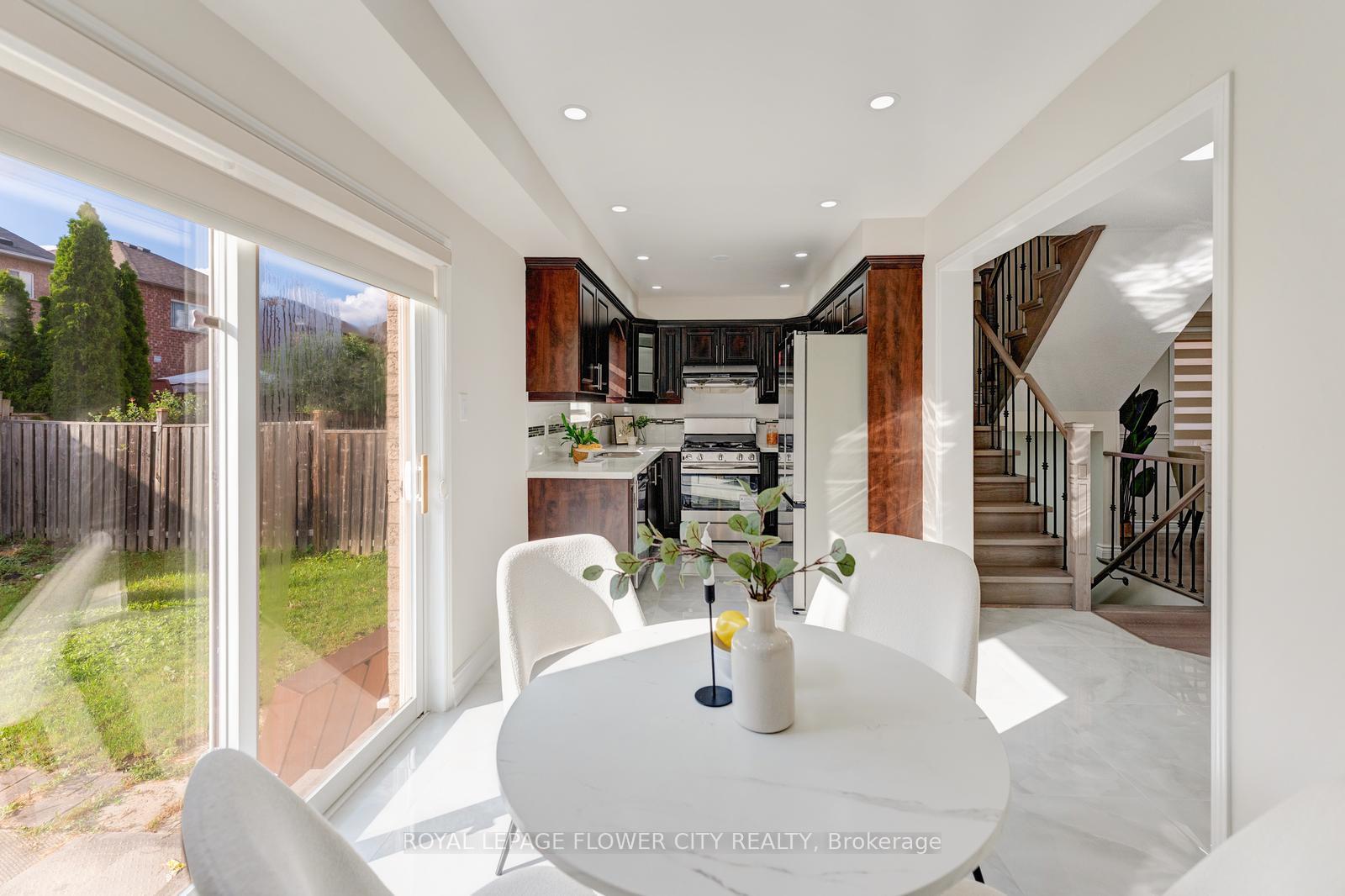 Photo 17 of 7 Penbridge Circle, Brampton, Fletcher's Meadow — HOMEH