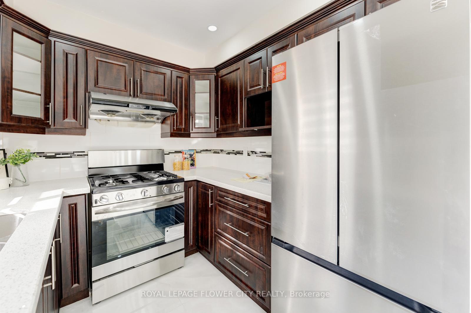 Photo 21 of 7 Penbridge Circle, Brampton, Fletcher's Meadow — HOMEH