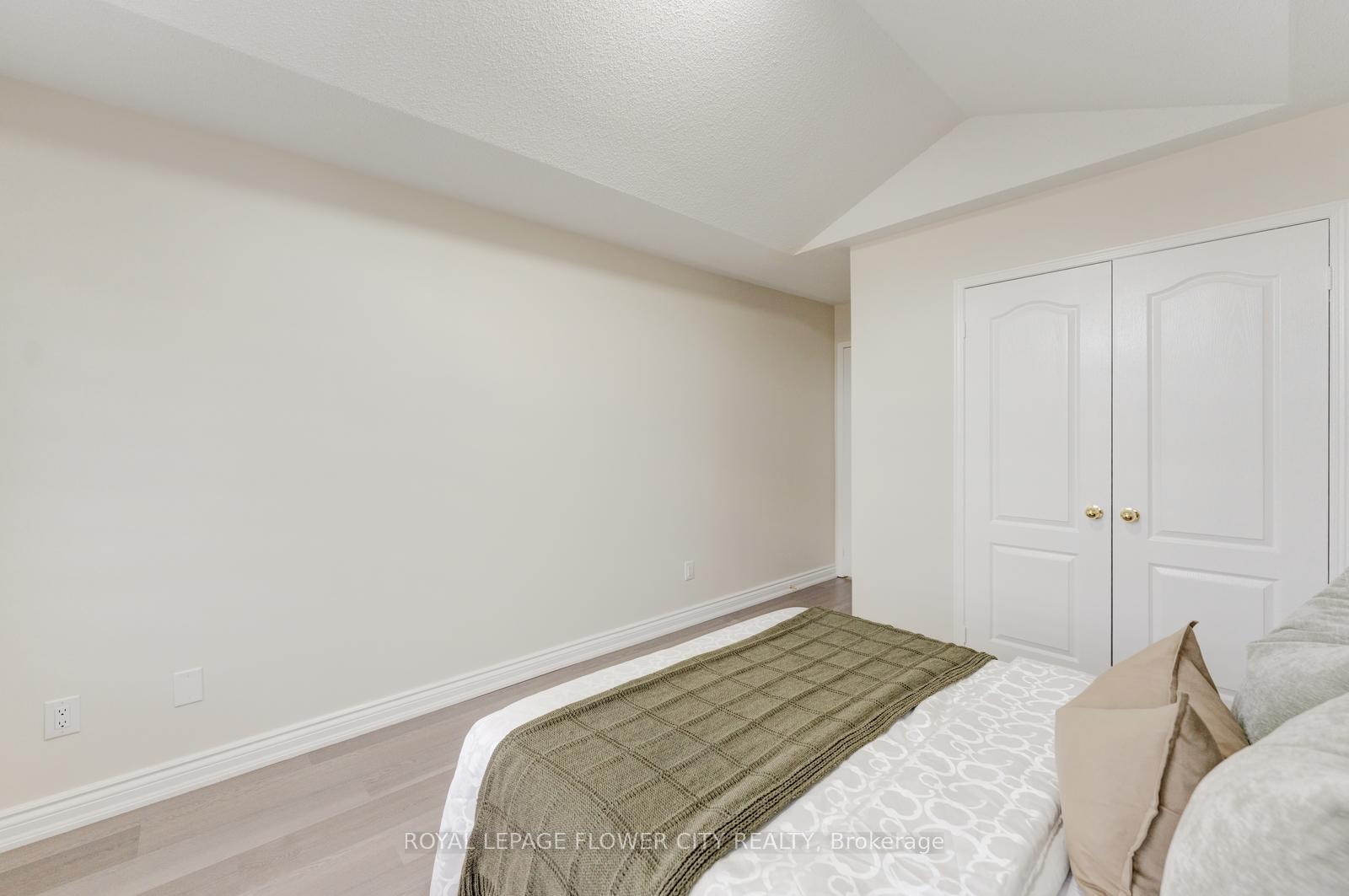 Photo 41 of 7 Penbridge Circle, Brampton, Fletcher's Meadow — HOMEH