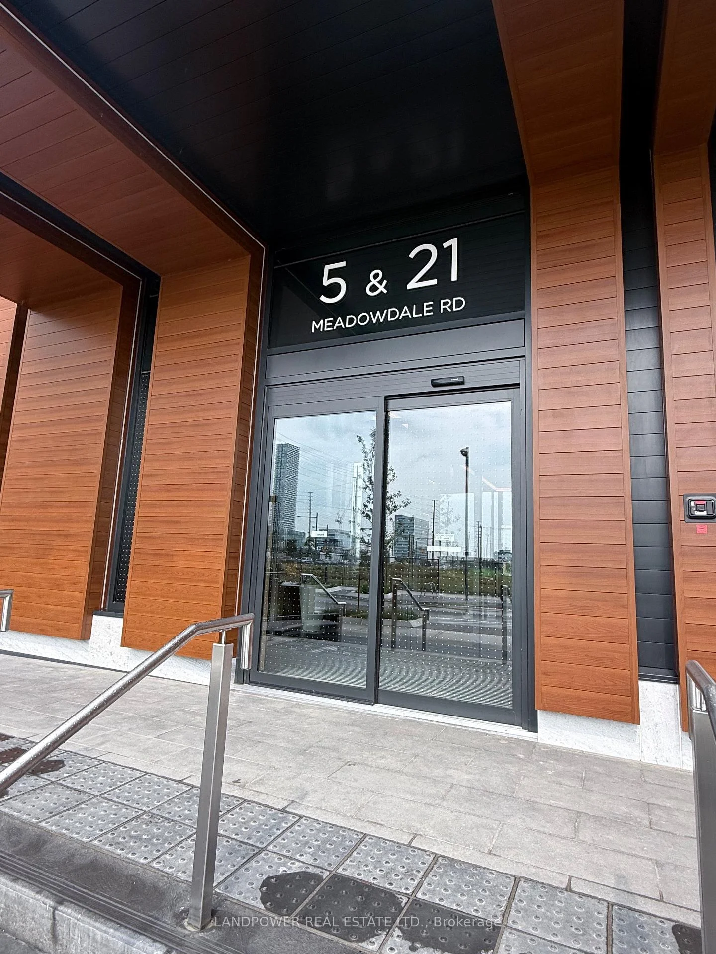 Photo 1 of Unit 907, 21 Meadowdale Road, Vaughan, Vaughan Corporate Centre — HOMEH