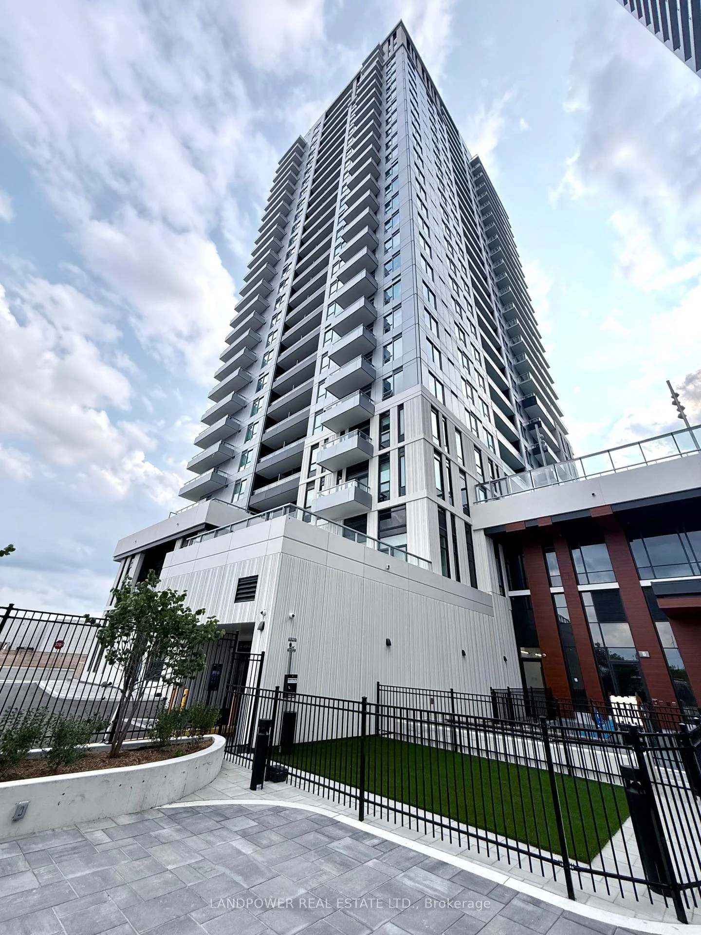 Photo 27 of Unit 907, 21 Meadowdale Road, Vaughan, Vaughan Corporate Centre — HOMEH