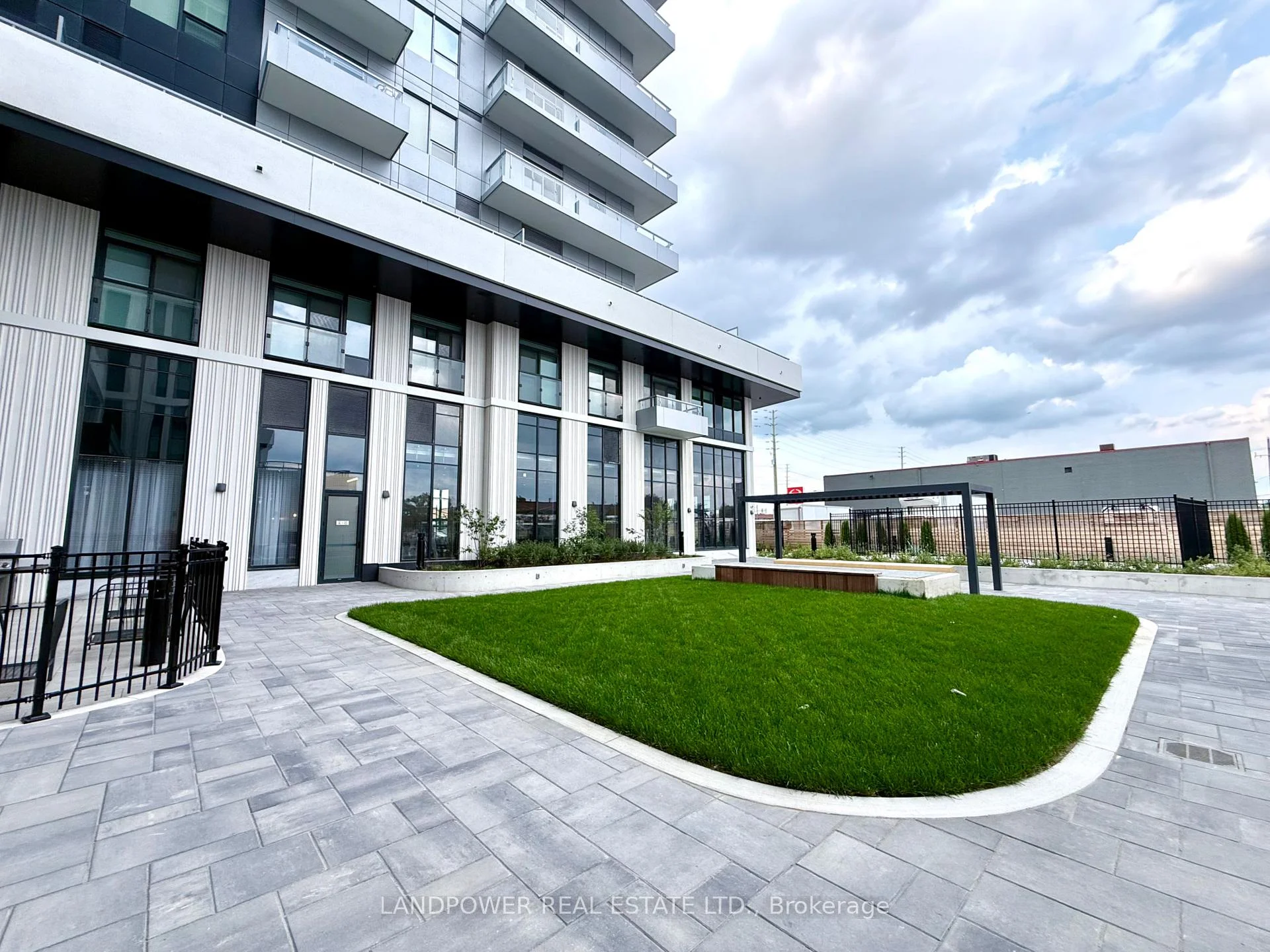 Photo 29 of Unit 907, 21 Meadowdale Road, Vaughan, Vaughan Corporate Centre — HOMEH