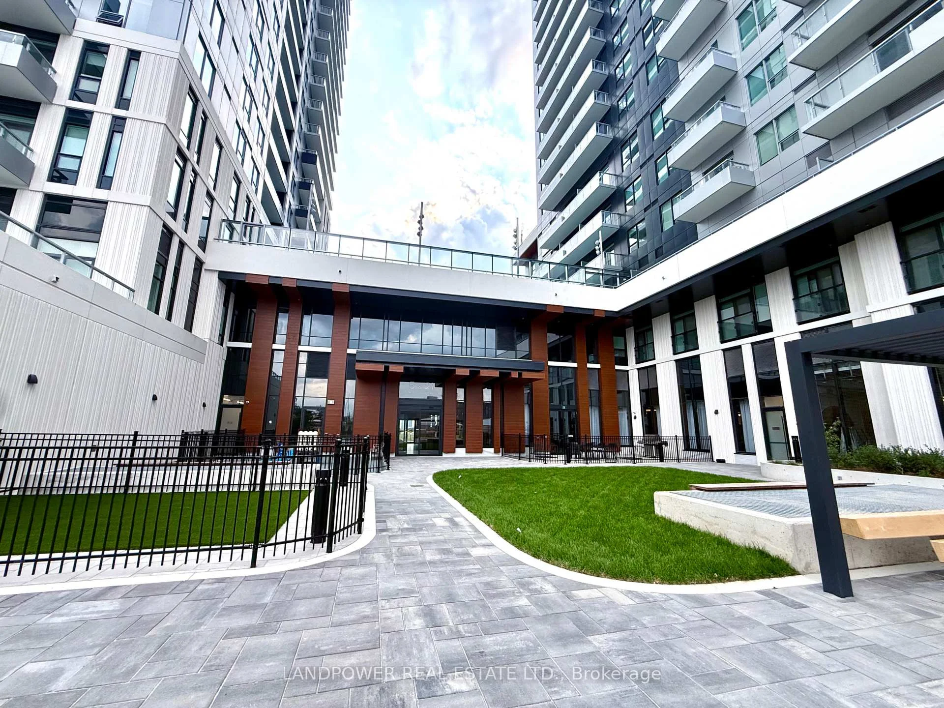 Photo 28 of Unit 907, 21 Meadowdale Road, Vaughan, Vaughan Corporate Centre — HOMEH