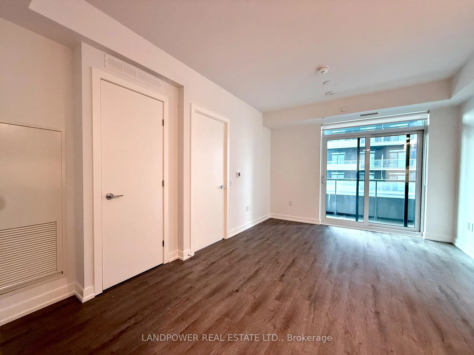 Photo 5 of Unit 907, 21 Meadowdale Road, Vaughan, Vaughan Corporate Centre — HOMEH