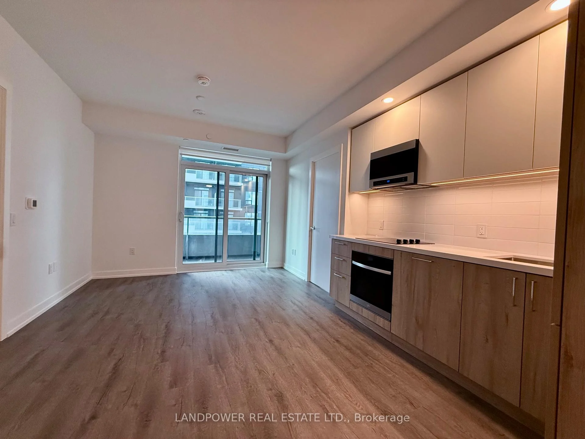 Photo 6 of Unit 907, 21 Meadowdale Road, Vaughan, Vaughan Corporate Centre — HOMEH