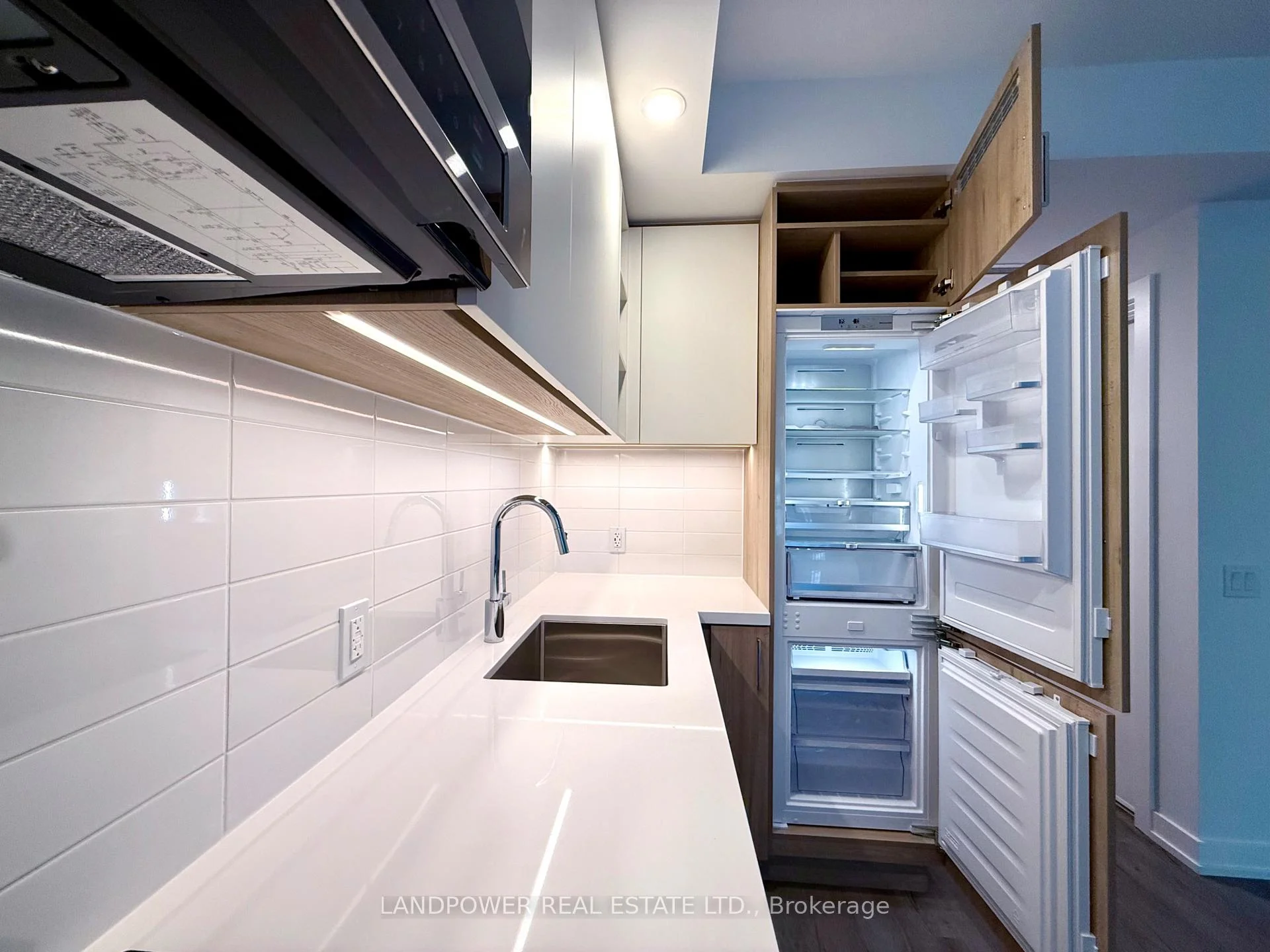 Photo 8 of Unit 907, 21 Meadowdale Road, Vaughan, Vaughan Corporate Centre — HOMEH