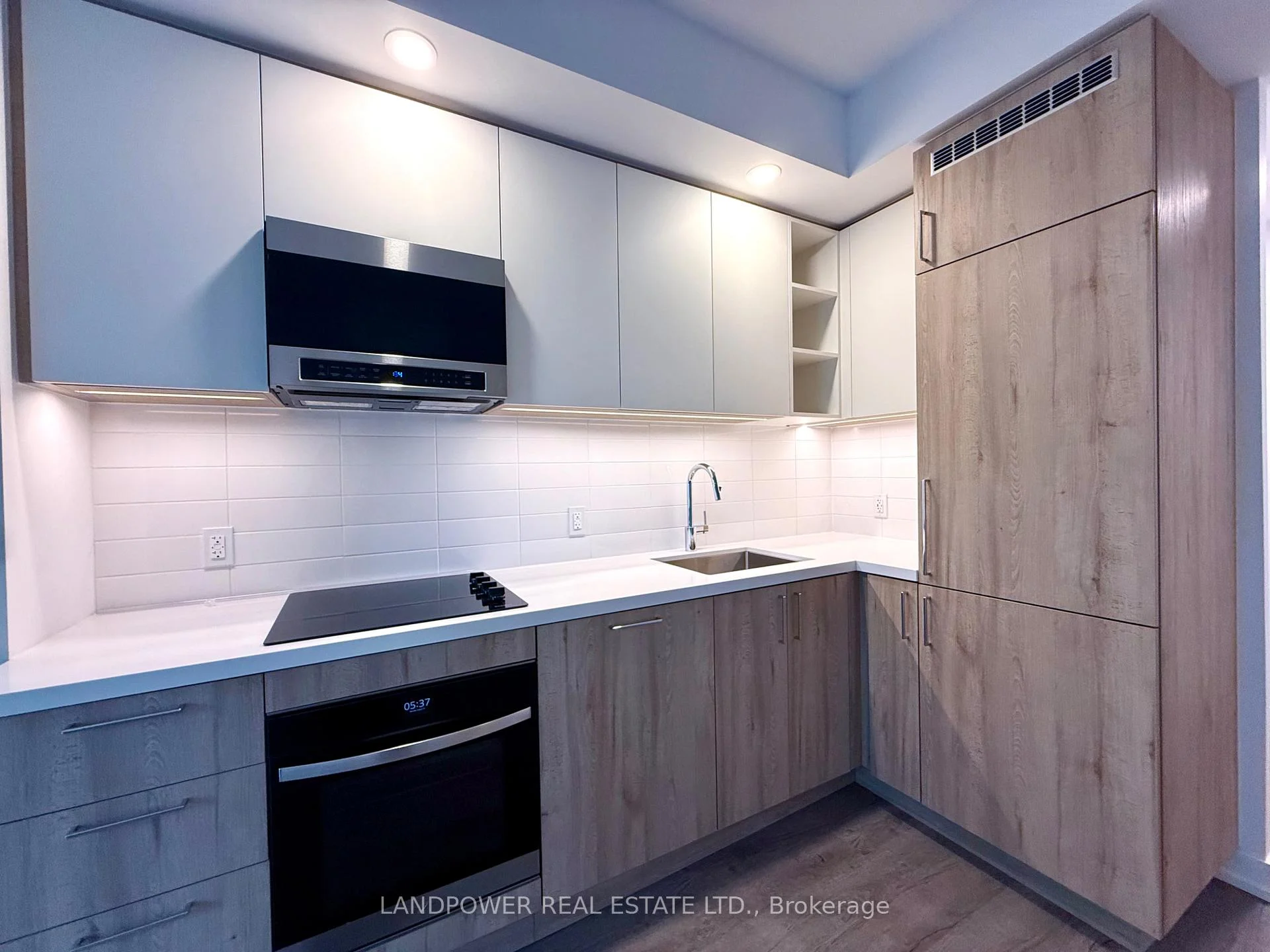 Photo 7 of Unit 907, 21 Meadowdale Road, Vaughan, Vaughan Corporate Centre — HOMEH