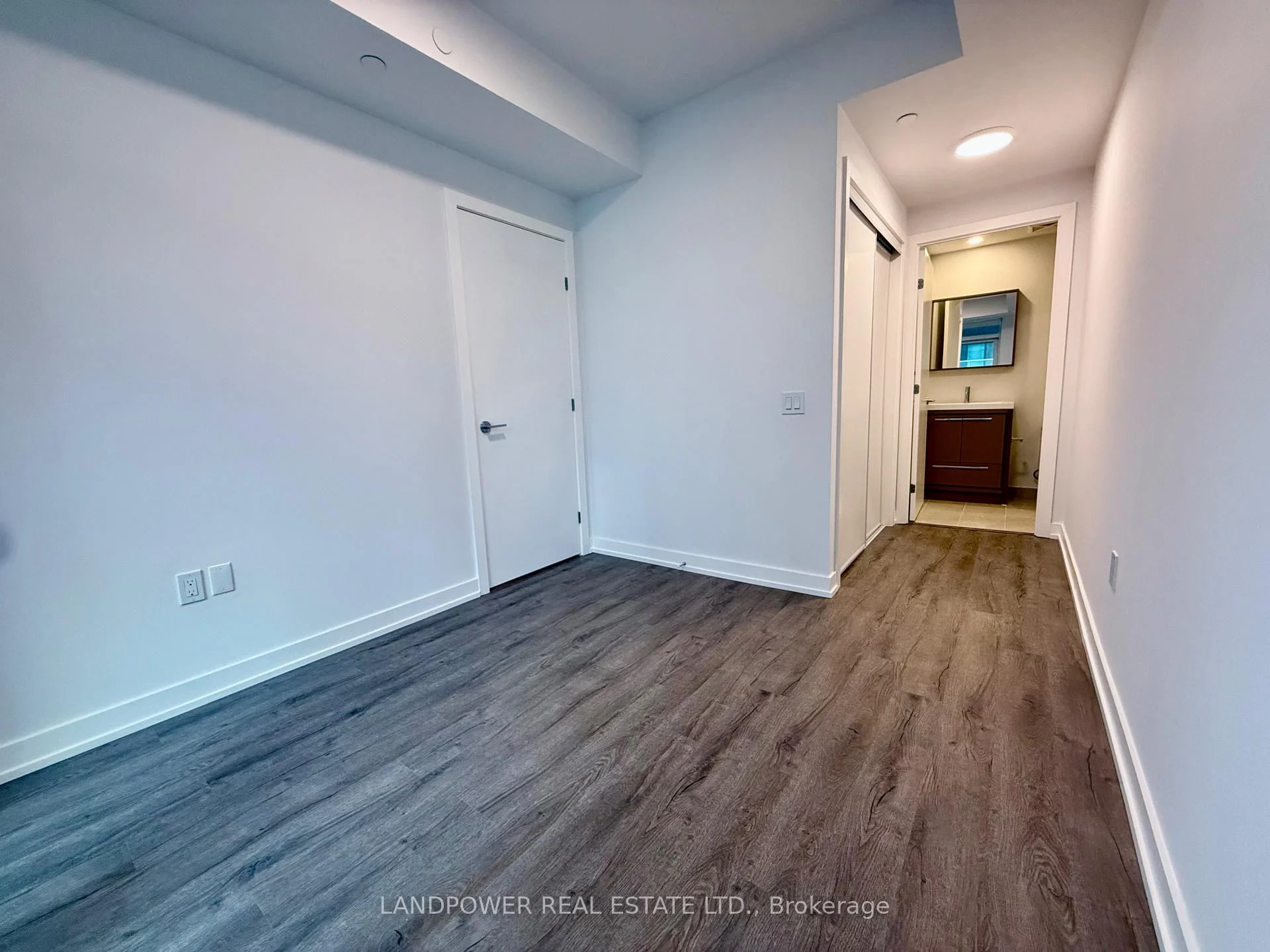 Photo 11 of Unit 907, 21 Meadowdale Road, Vaughan, Vaughan Corporate Centre — HOMEH