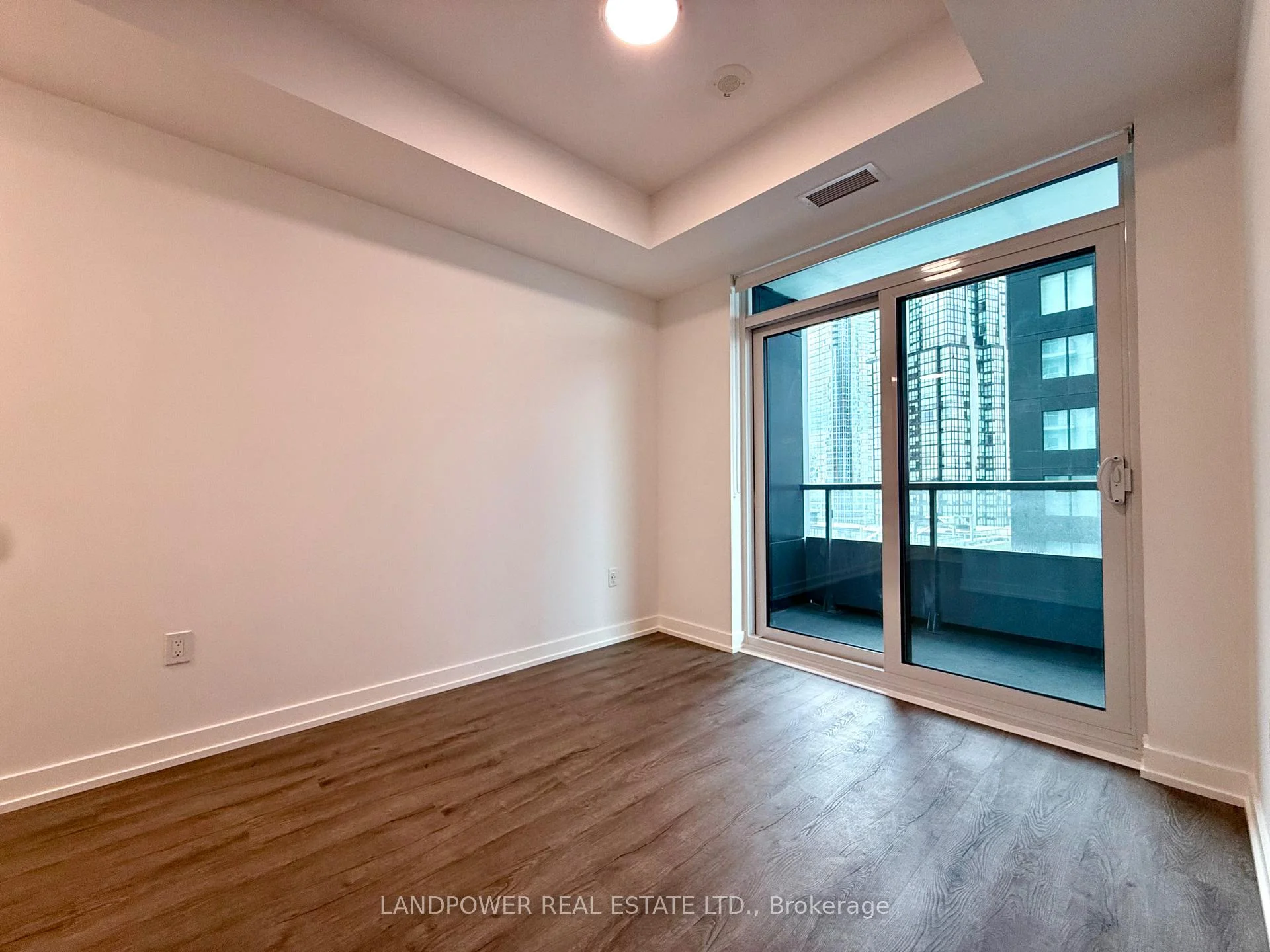 Photo 13 of Unit 907, 21 Meadowdale Road, Vaughan, Vaughan Corporate Centre — HOMEH
