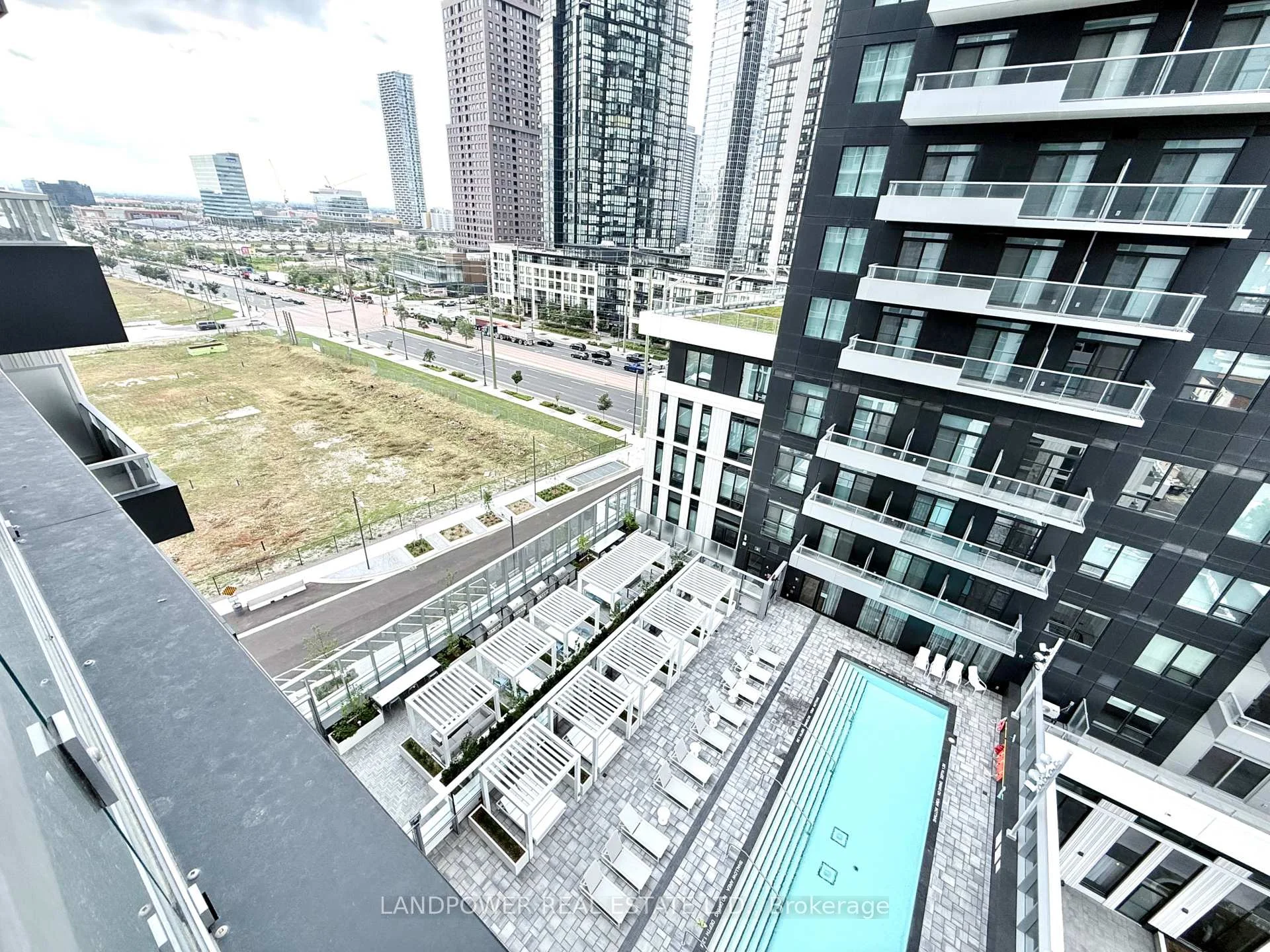 Photo 18 of Unit 907, 21 Meadowdale Road, Vaughan, Vaughan Corporate Centre — HOMEH
