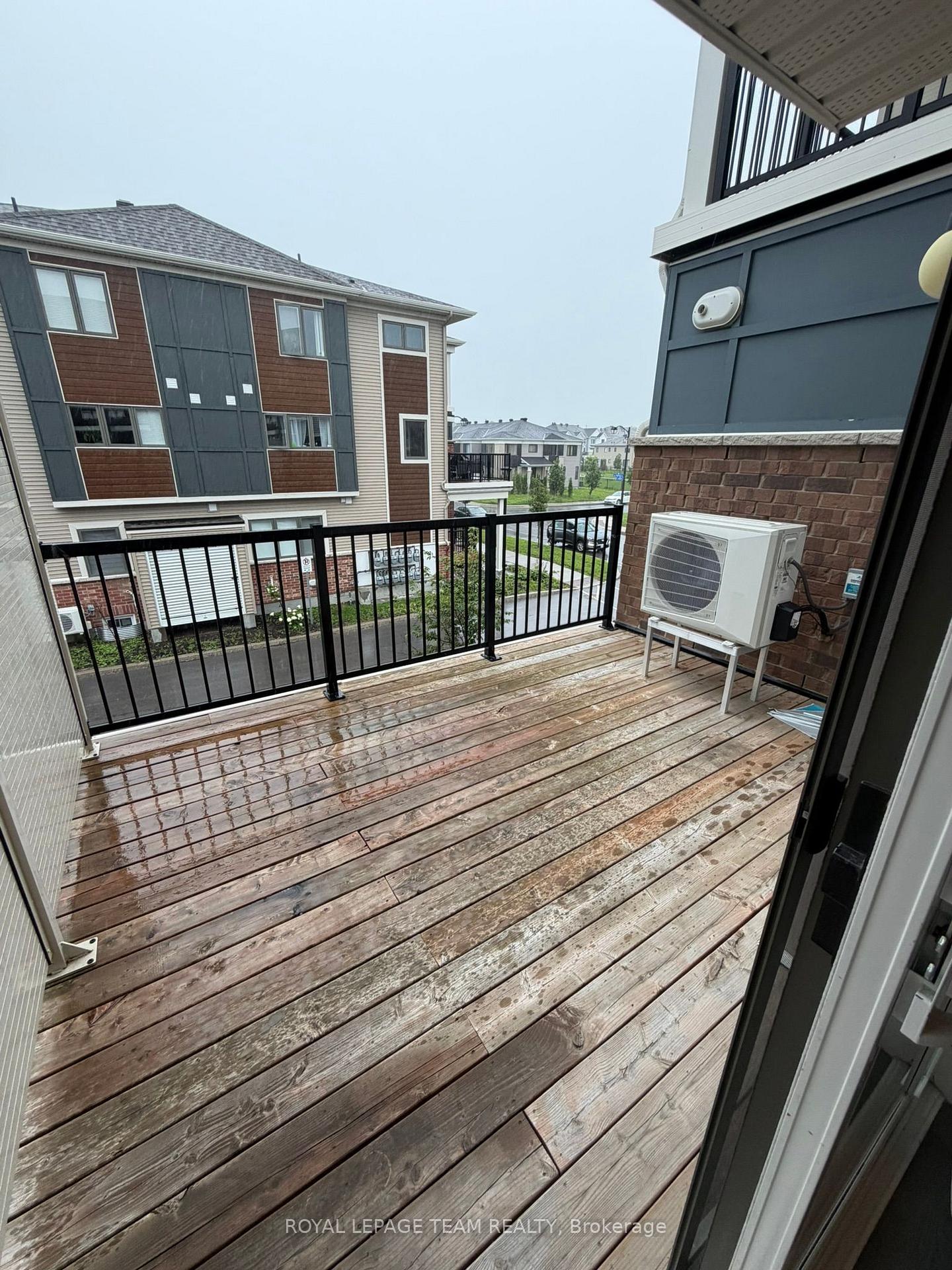 Photo 3 of 205 Zenith Private, Ottawa, Barrhaven - Half Moon Bay — HOMEH