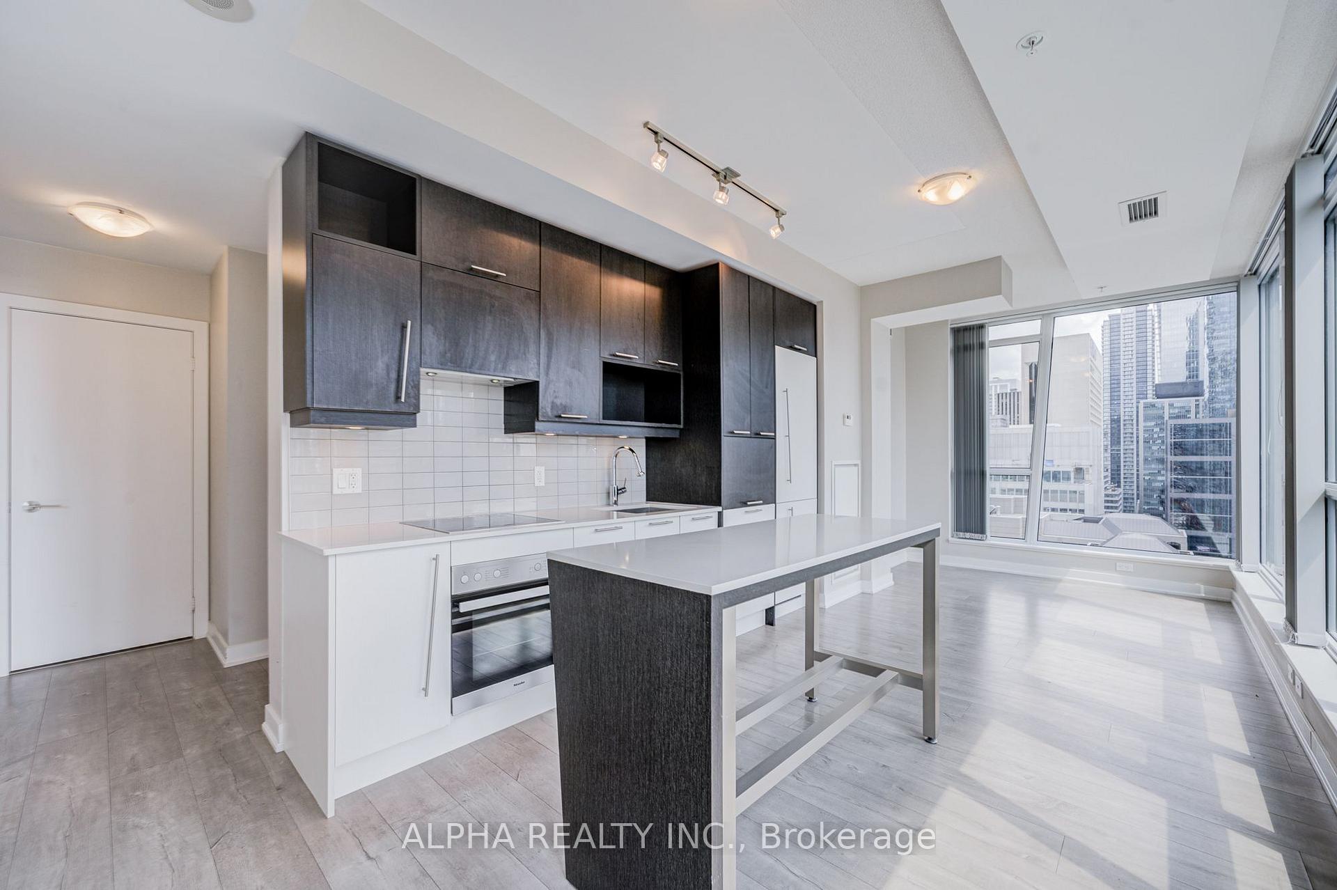 Photo 8 of Unit 2004, 30 Nelson Street, Toronto, Waterfront Communities — HOMEH