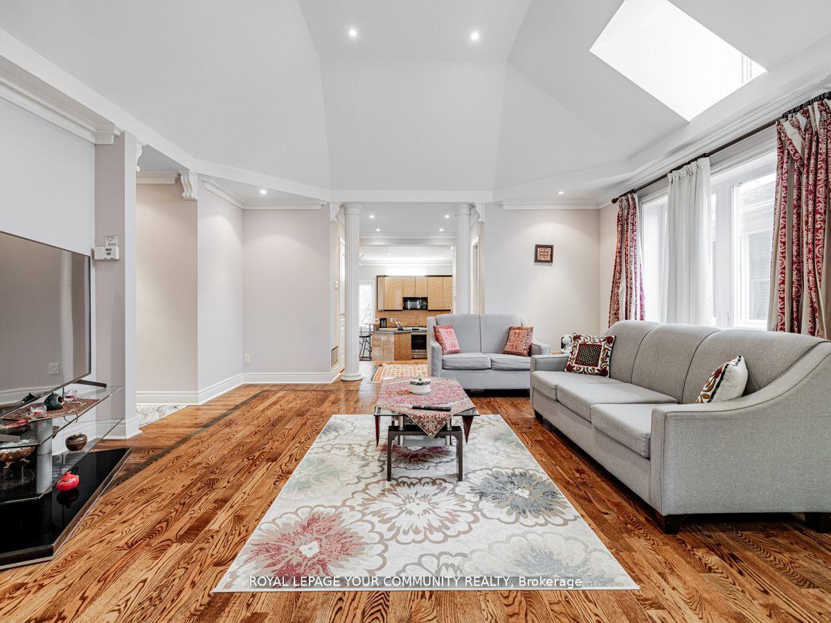 Photo 7 of 9 Robson Place E, North York, Newtonbrook West — HOMEH