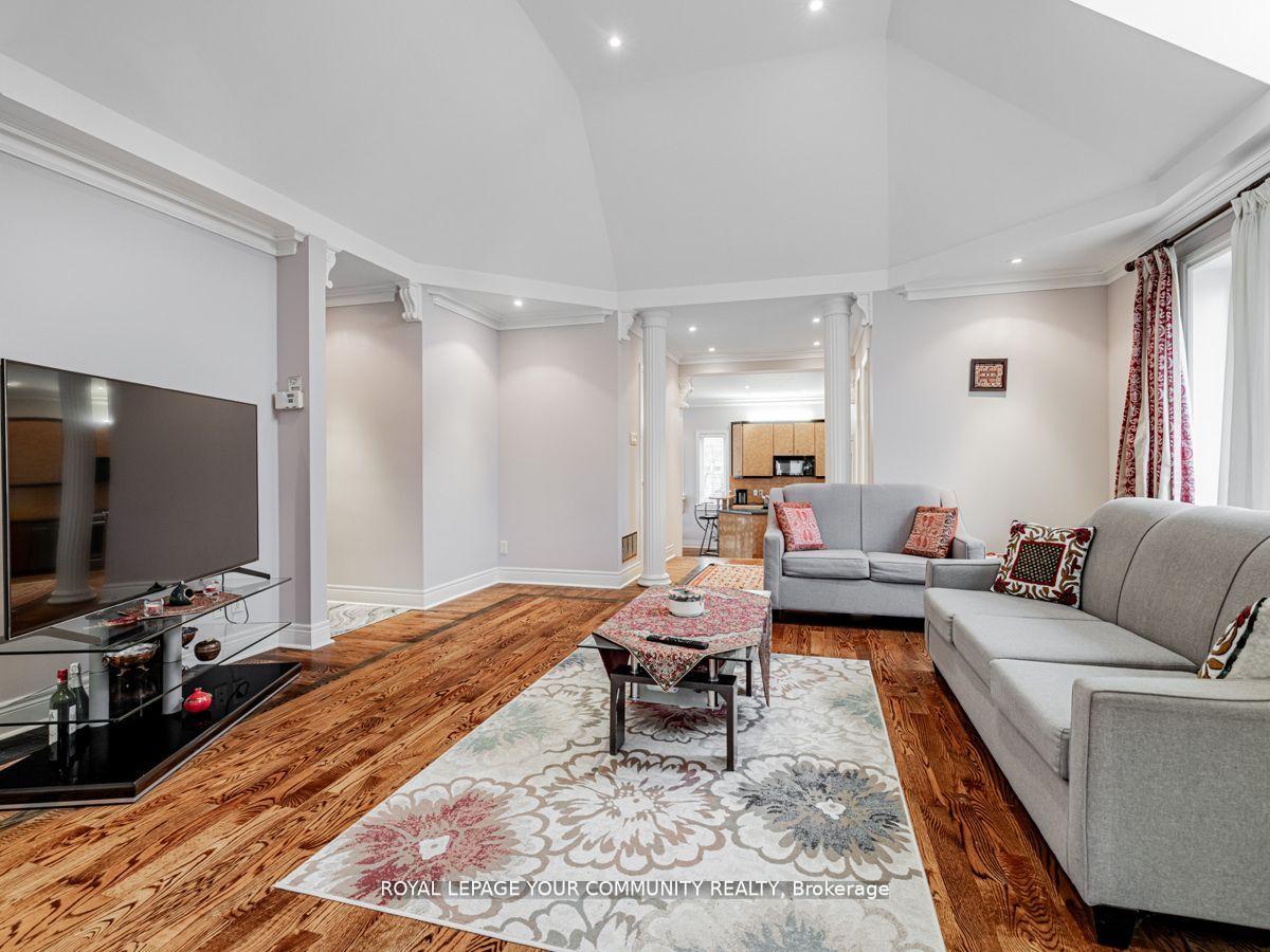 Photo 8 of 9 Robson Place E, North York, Newtonbrook West — HOMEH