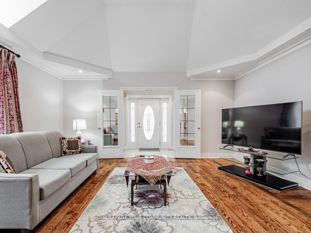 Photo 9 of 9 Robson Place E, North York, Newtonbrook West — HOMEH