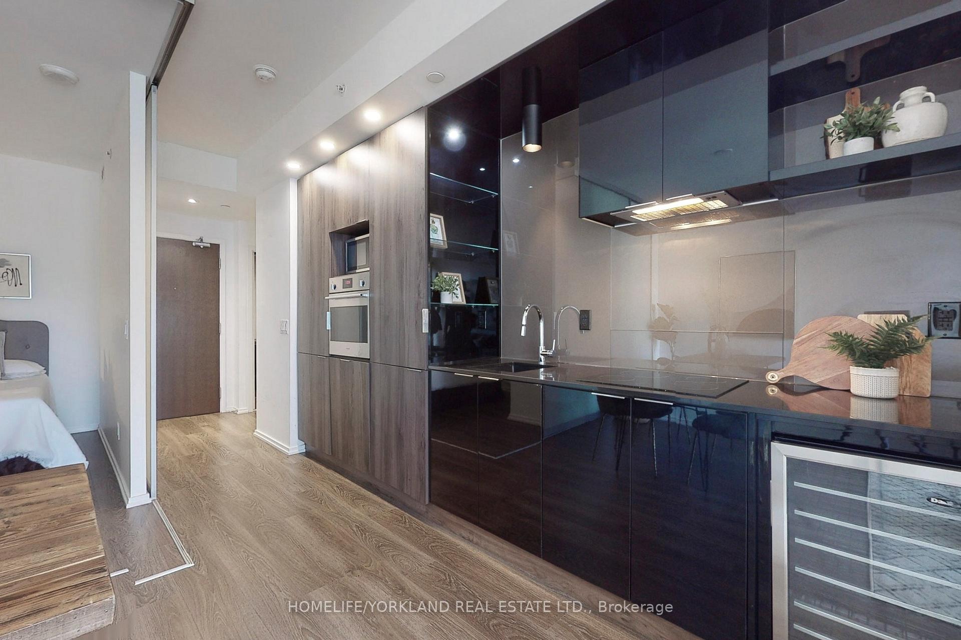 Photo 4 of Unit 1901, 70 Temperance Street, Toronto, Bay Street Corridor — HOMEH