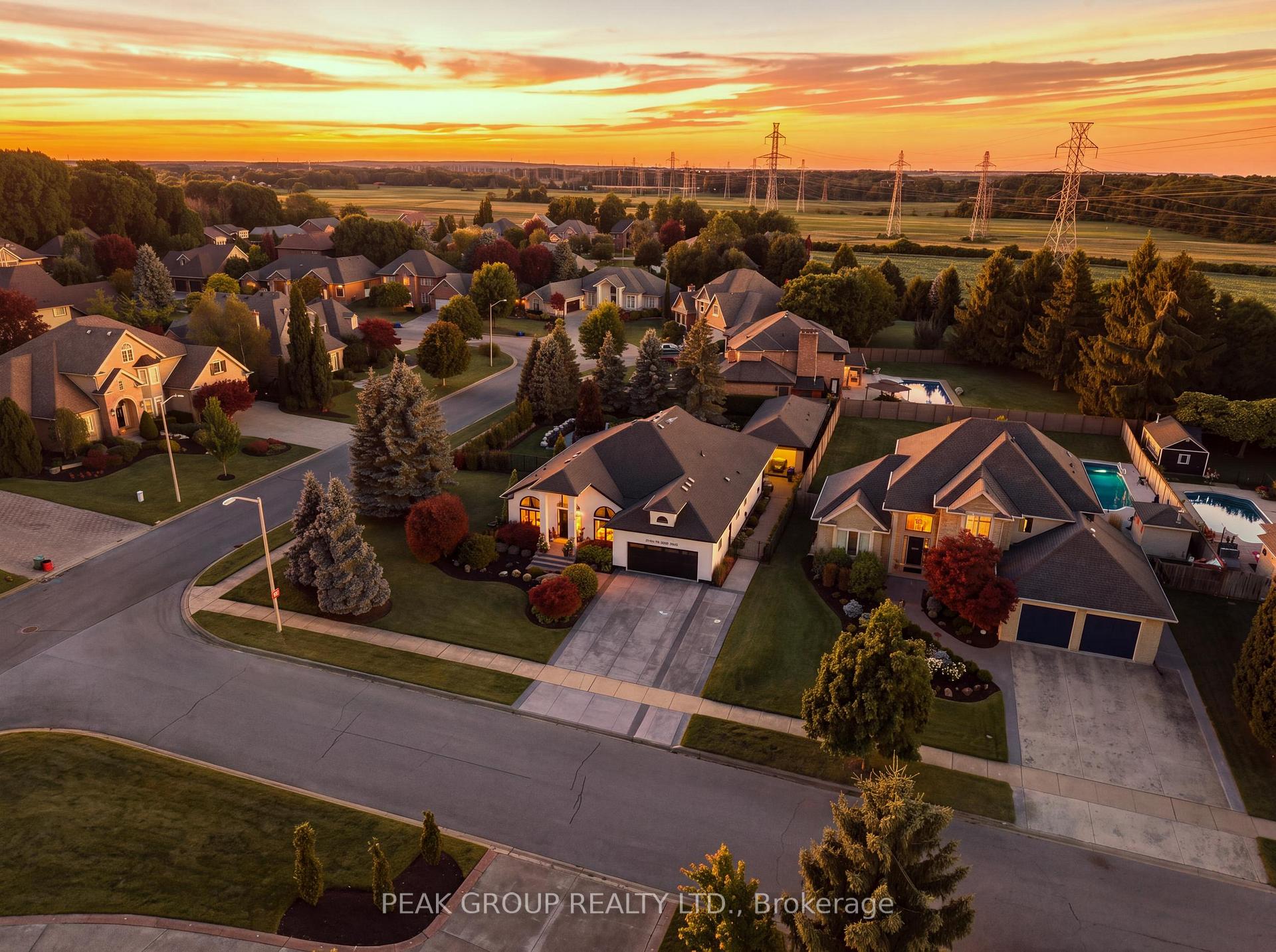Photo 2 of 8095 Cathedral Drive, Niagara Falls, Mt. Carmel — HOMEH