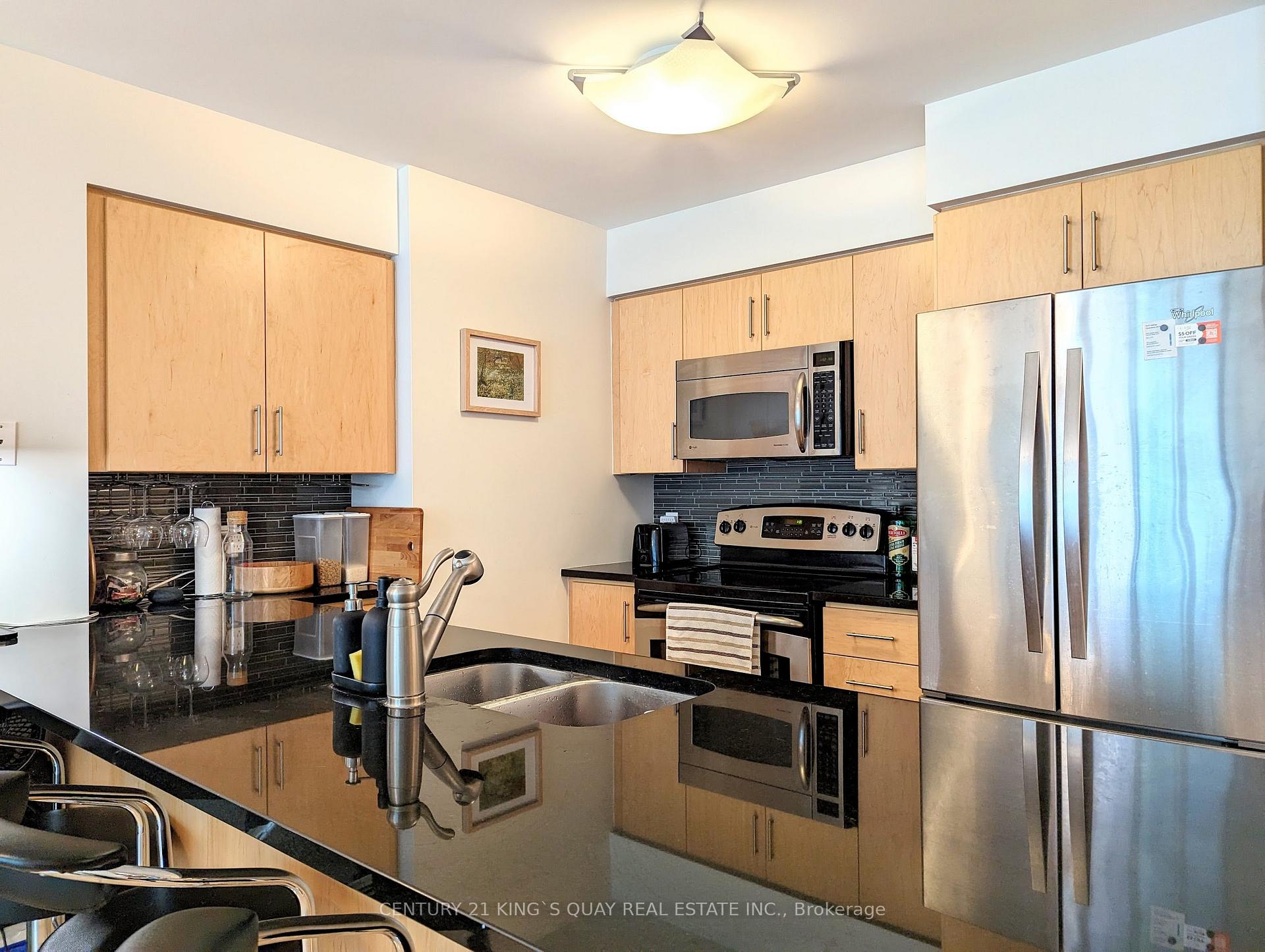 Photo 8 of Unit 1715, 30 Grand Trunk Crescent, Toronto, Waterfront Communities — HOMEH