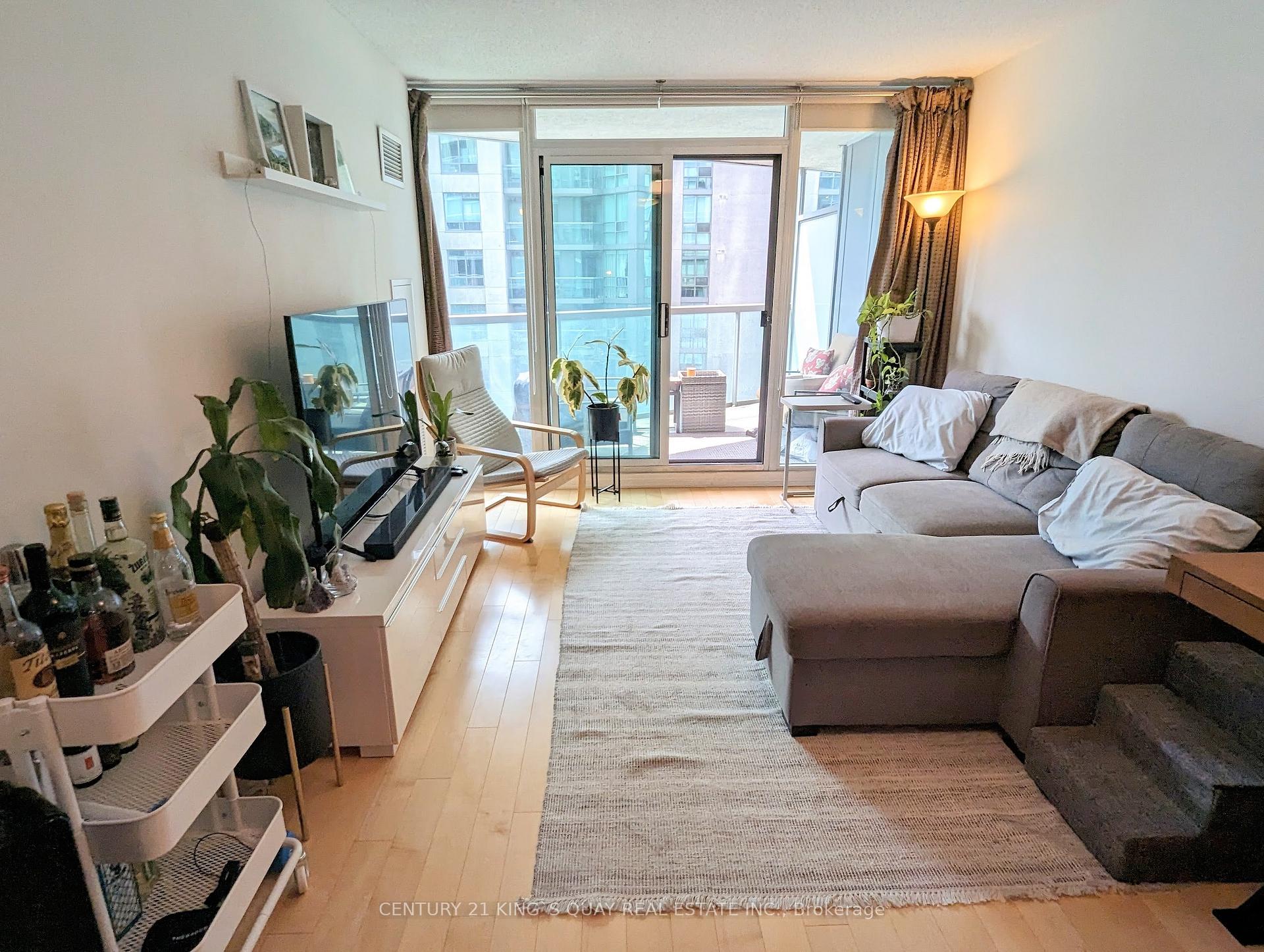Photo 9 of Unit 1715, 30 Grand Trunk Crescent, Toronto, Waterfront Communities — HOMEH