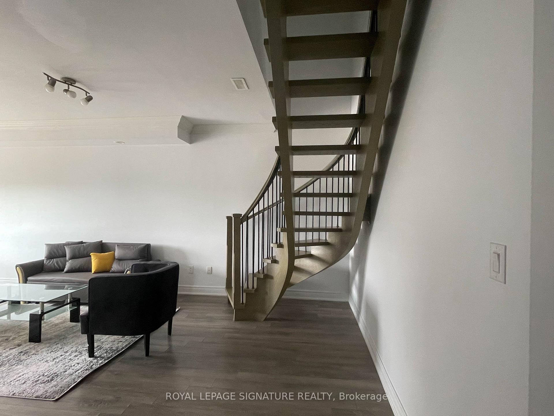 Photo 2 of Unit 14, 125 Kayla Crescent, Vaughan, Maple — HOMEH