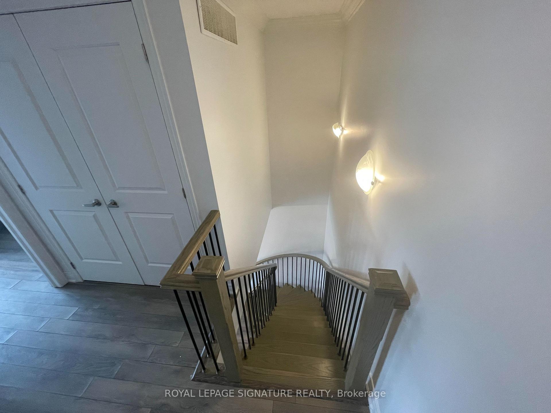 Photo 3 of Unit 14, 125 Kayla Crescent, Vaughan, Maple — HOMEH