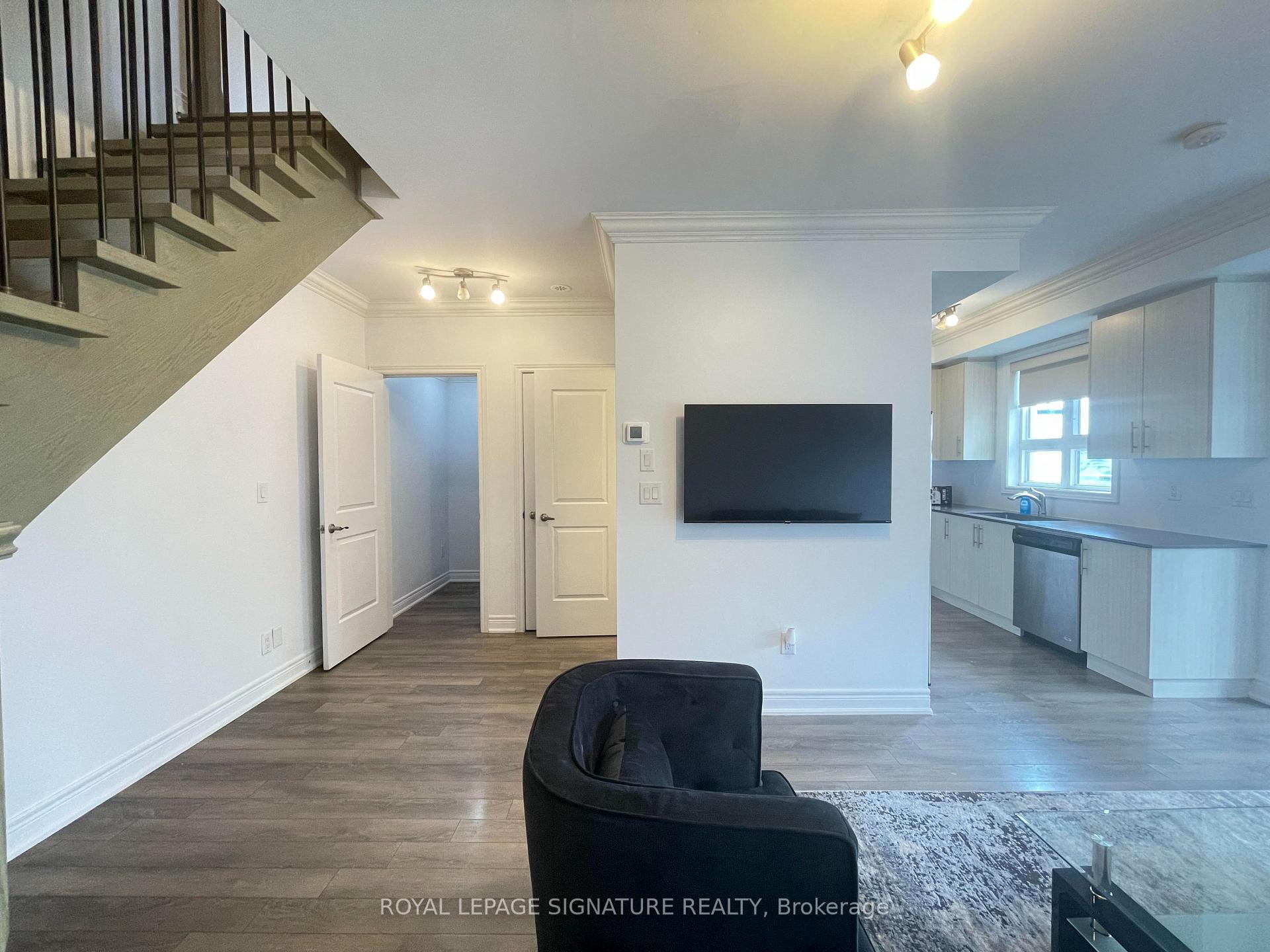 Photo 12 of Unit 14, 125 Kayla Crescent, Vaughan, Maple — HOMEH
