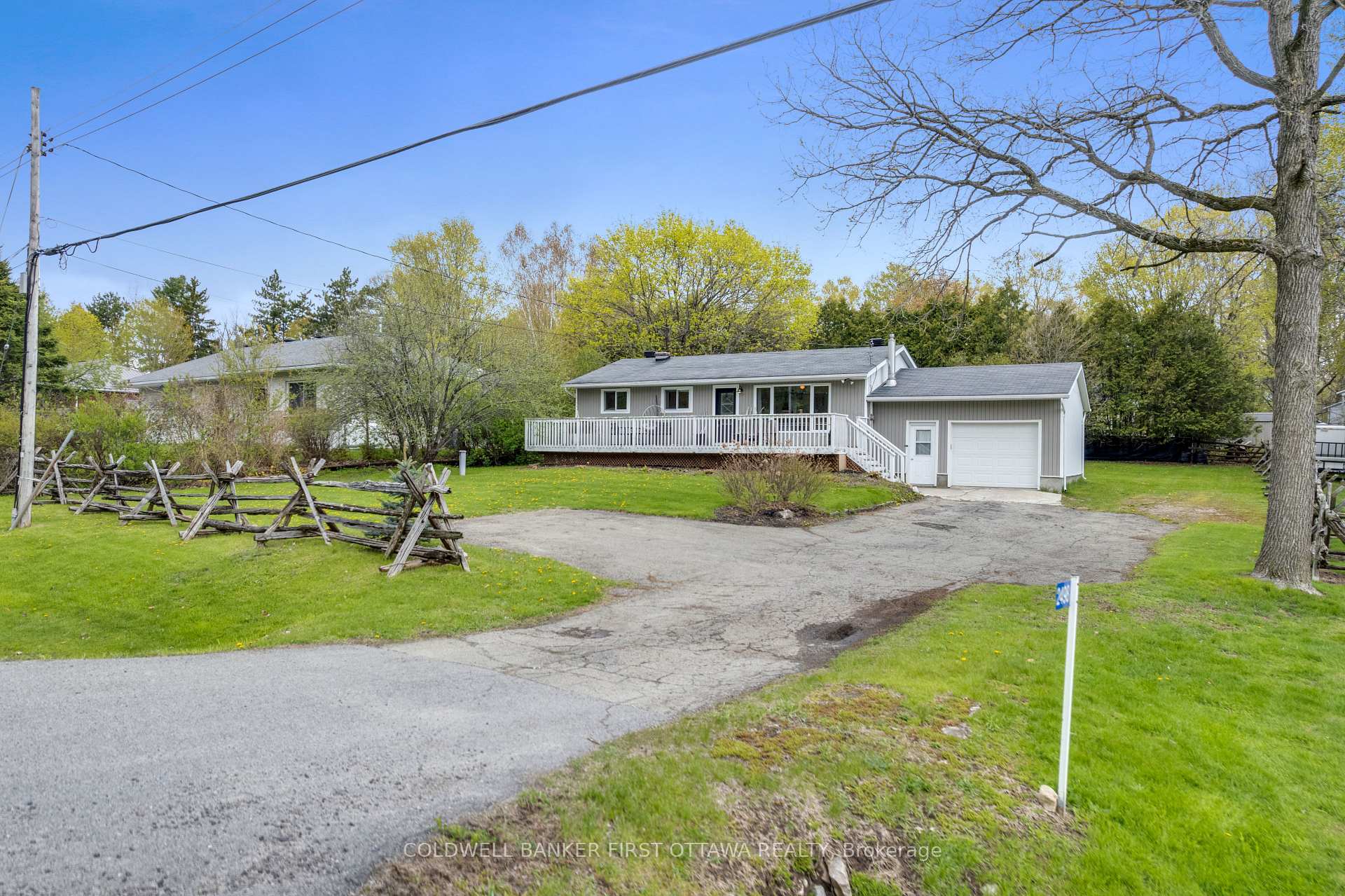 Photo of 2498 Rideau Ferry Road