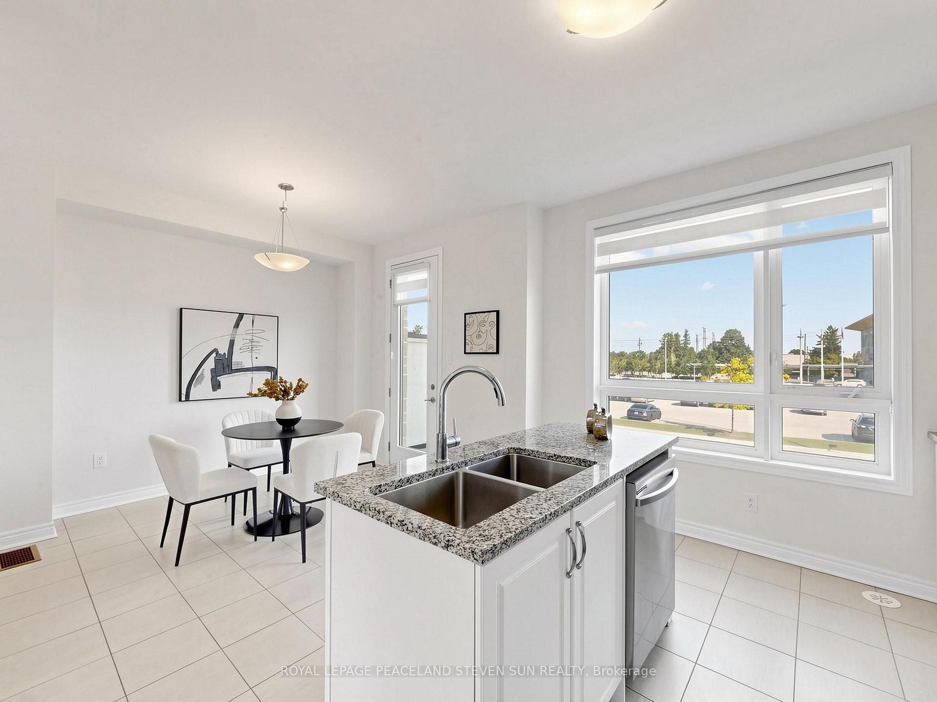 Photo 8 of 17 Mumbai Drive, Markham, Middlefield — HOMEH