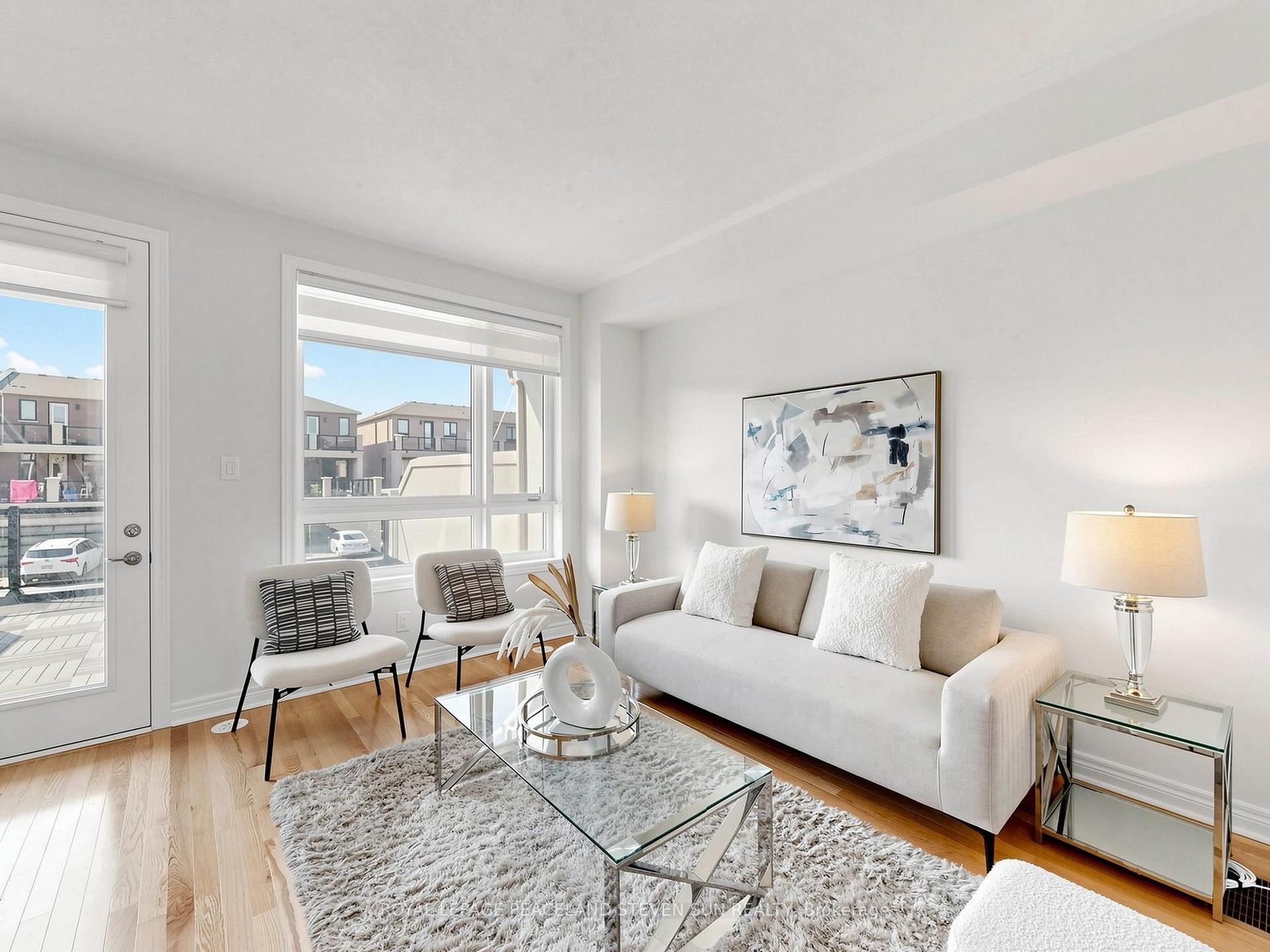 Photo 11 of 17 Mumbai Drive, Markham, Middlefield — HOMEH