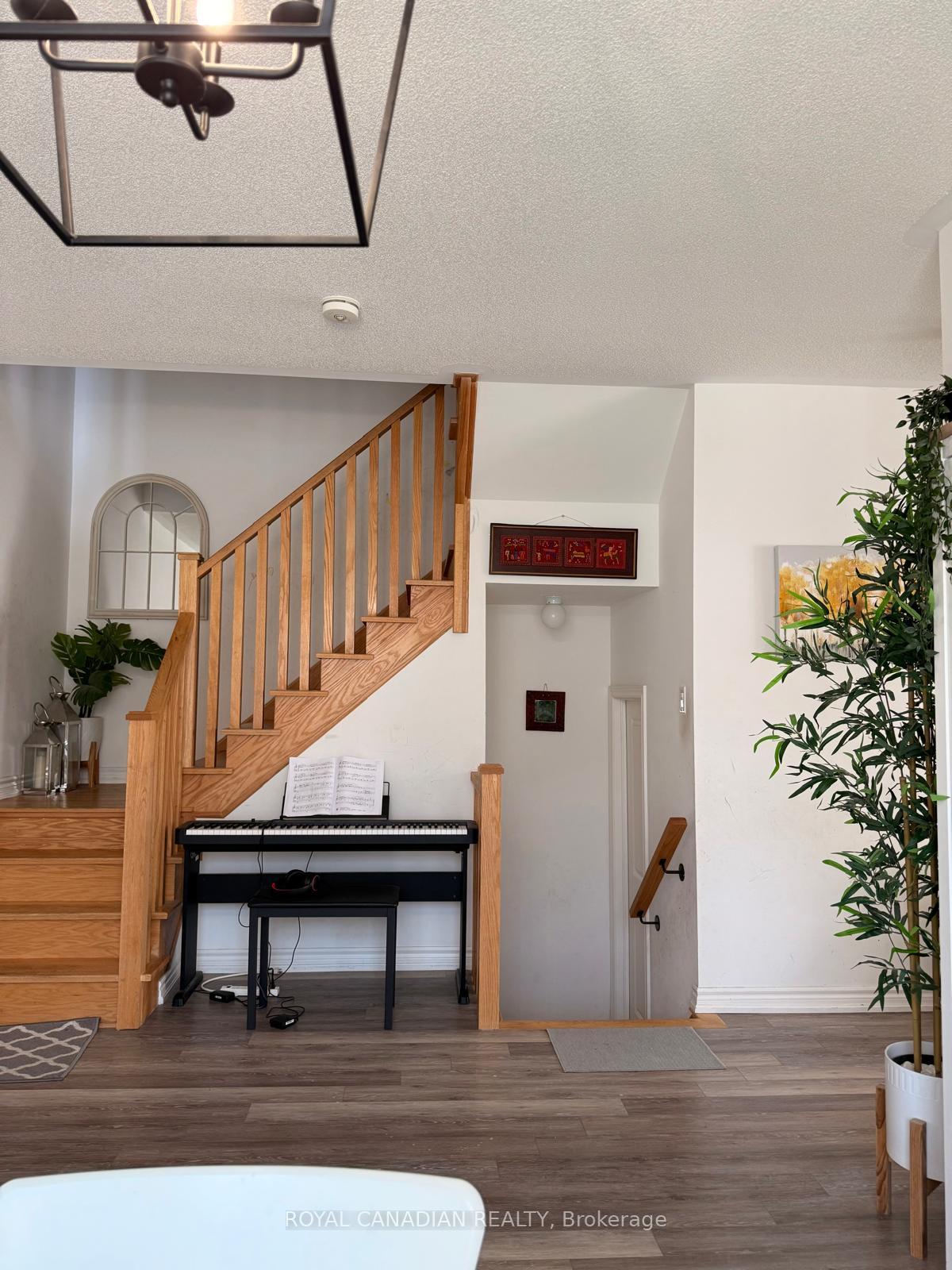 Photo 8 of 64 Lyle Drive, Clarington, Bowmanville — HOMEH