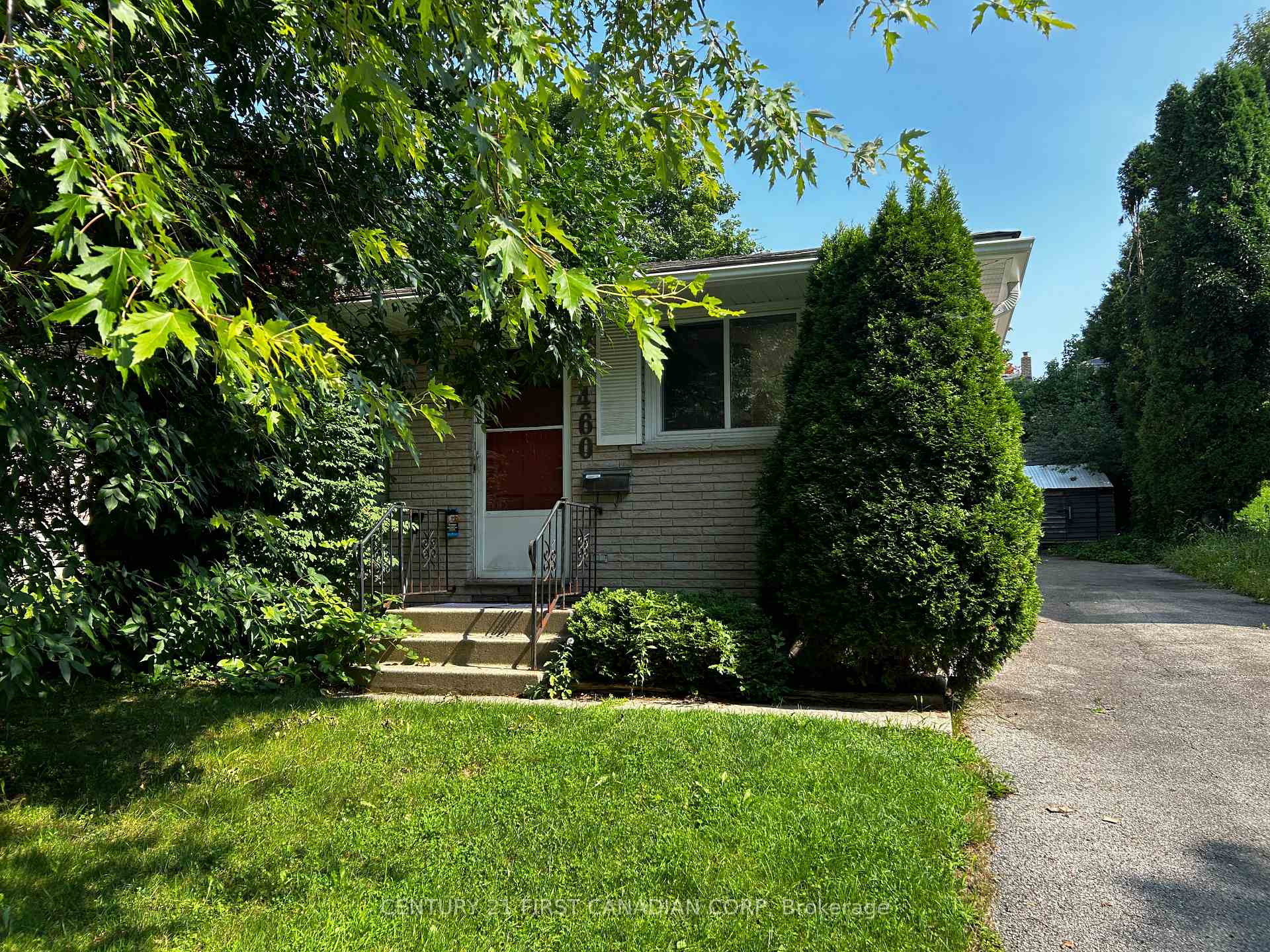Front of Unit Room 1, 460 Castlegrove Boulevard