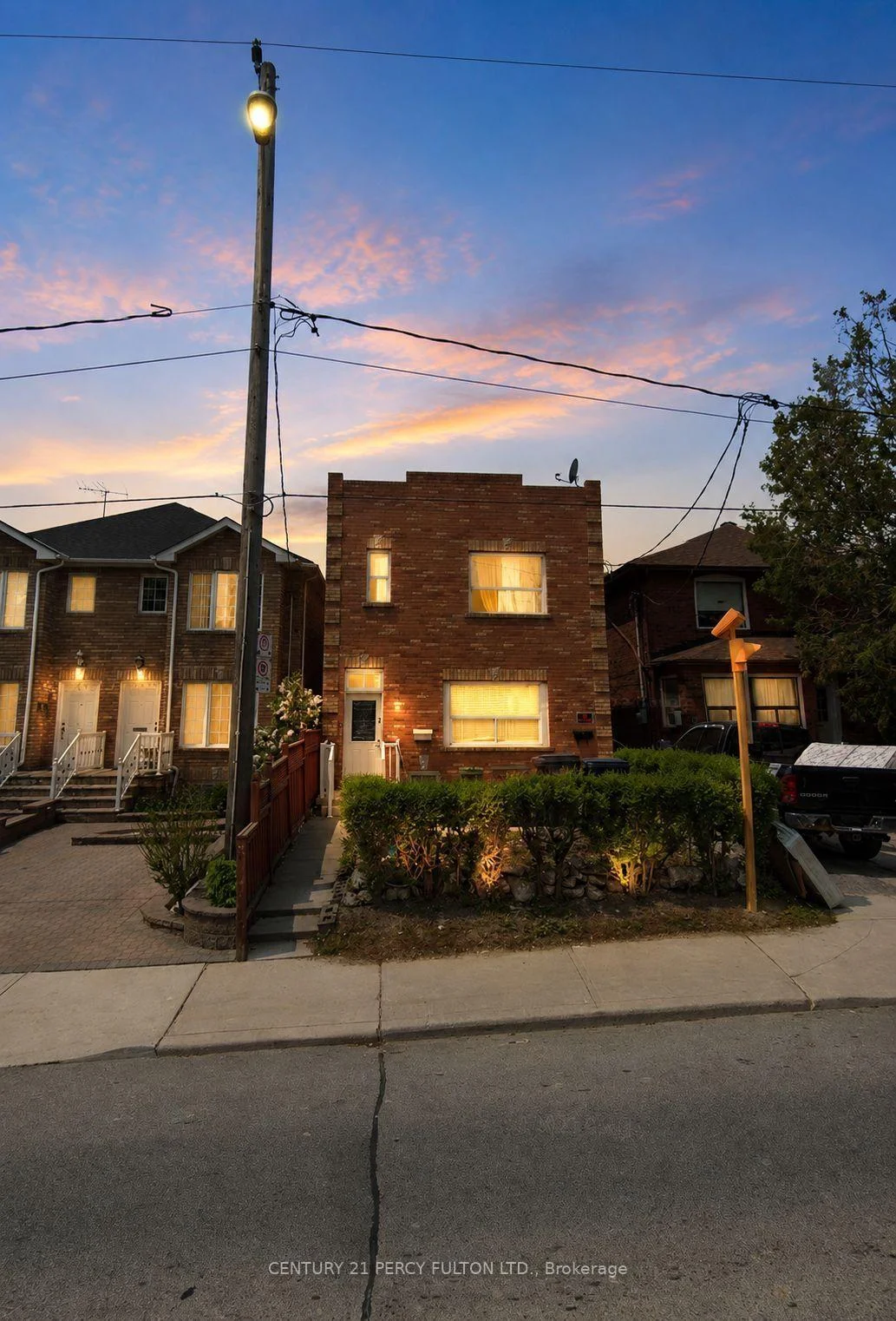 Photo 4 of 352 Caledonia Road, Toronto, Caledonia-Fairbank — HOMEH