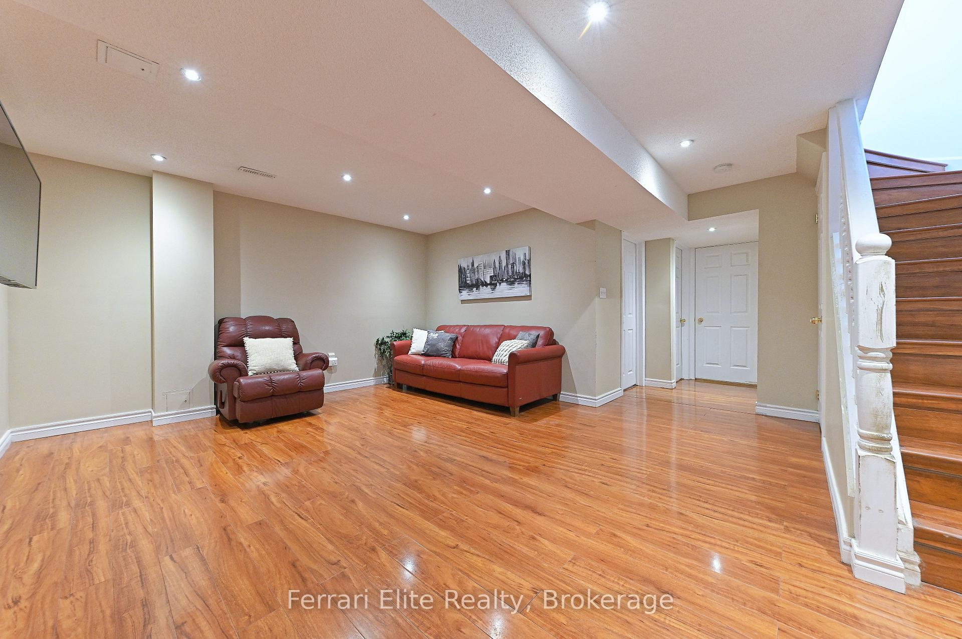Photo 16 of 53 Belvedere Crescent, Richmond Hill, Crosby — HOMEH