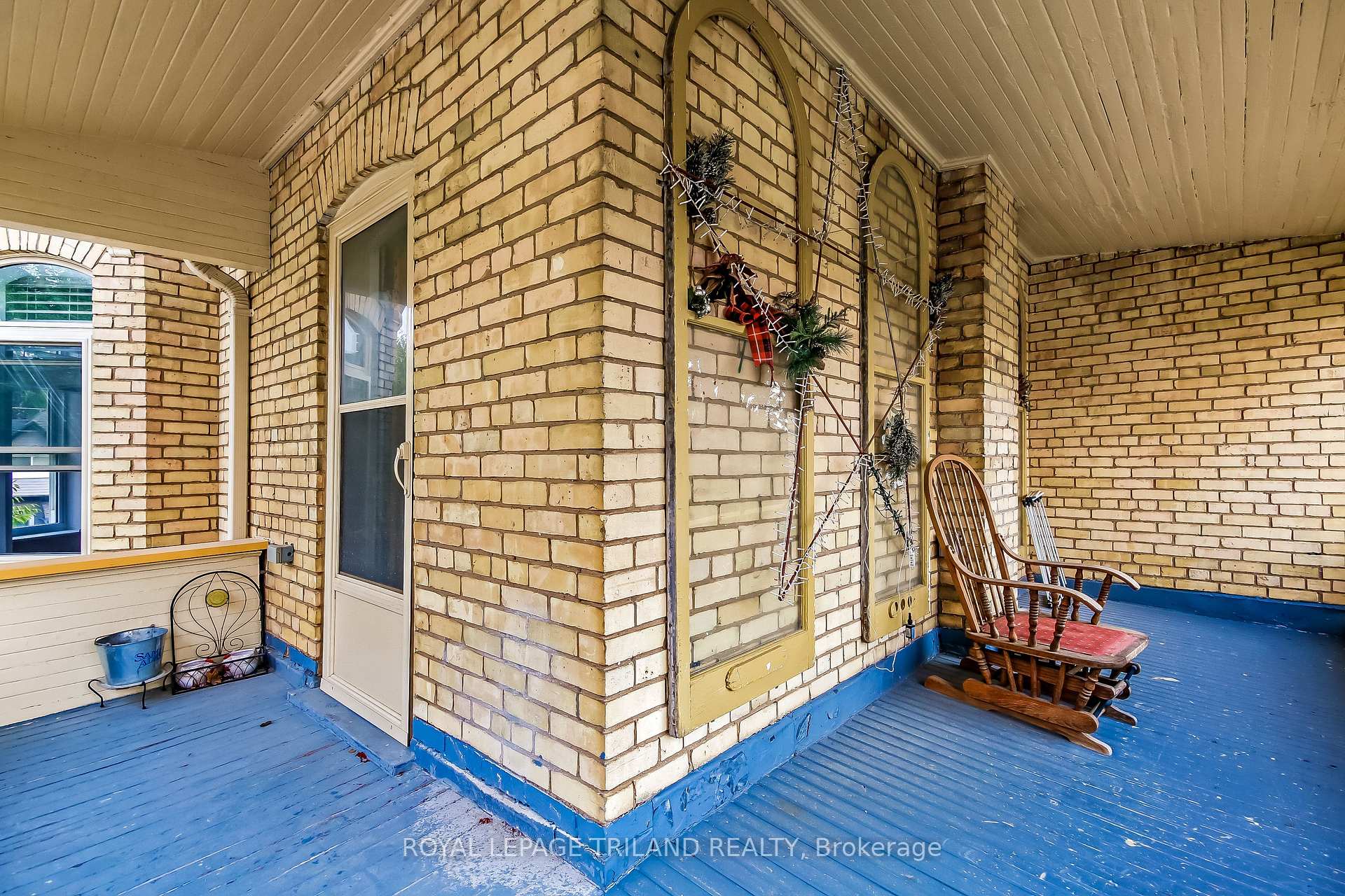 Photo 2 of Unit 33 1/2, 33 1/2 St George Street, St. Thomas — HOMEH