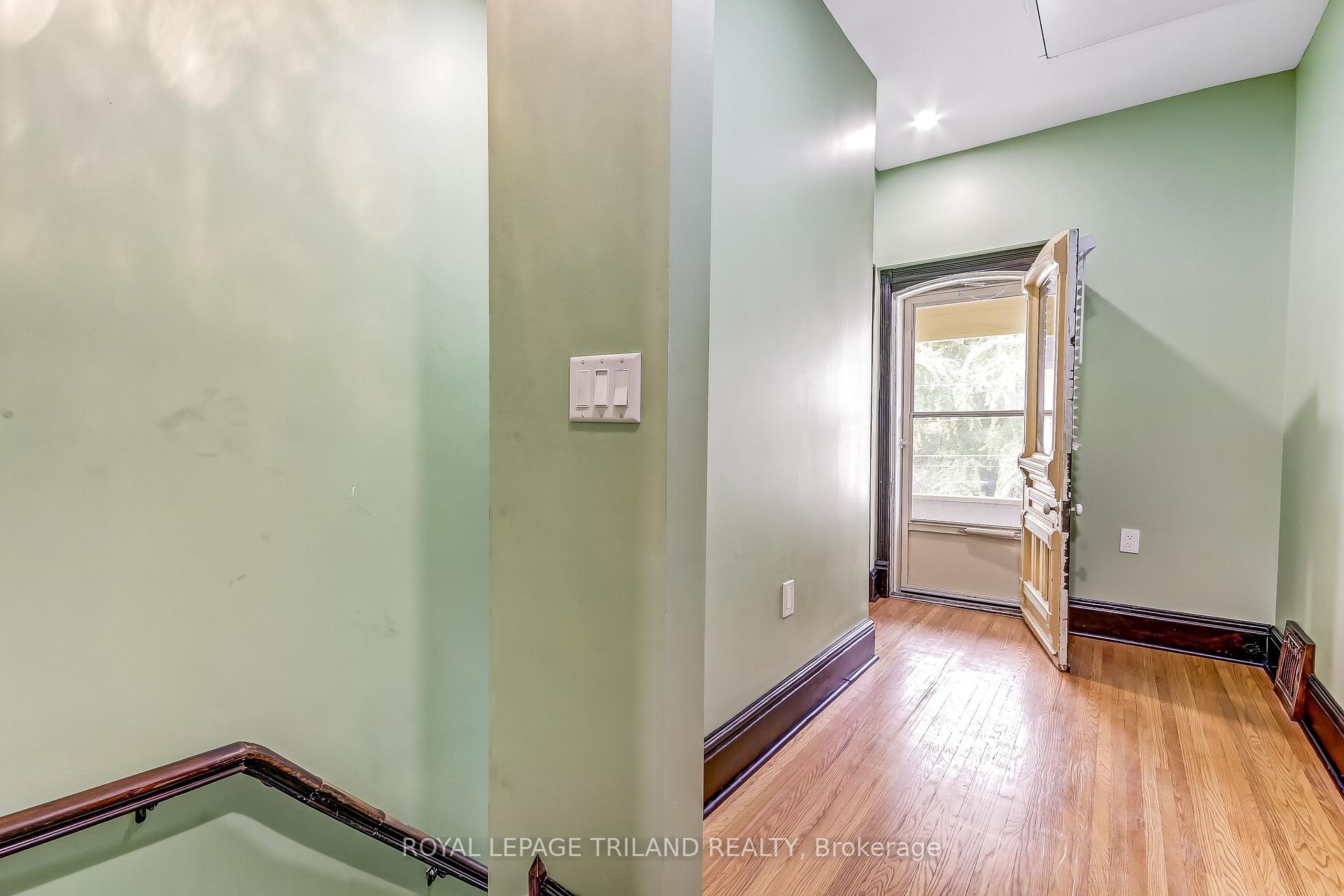 Photo 3 of Unit 33 1/2, 33 1/2 St George Street, St. Thomas — HOMEH