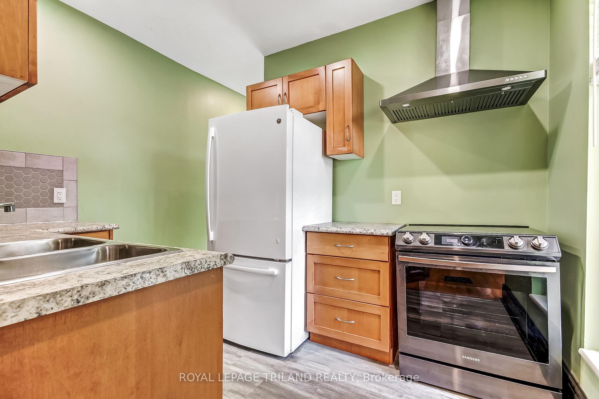Photo 9 of Unit 33 1/2, 33 1/2 St George Street, St. Thomas — HOMEH
