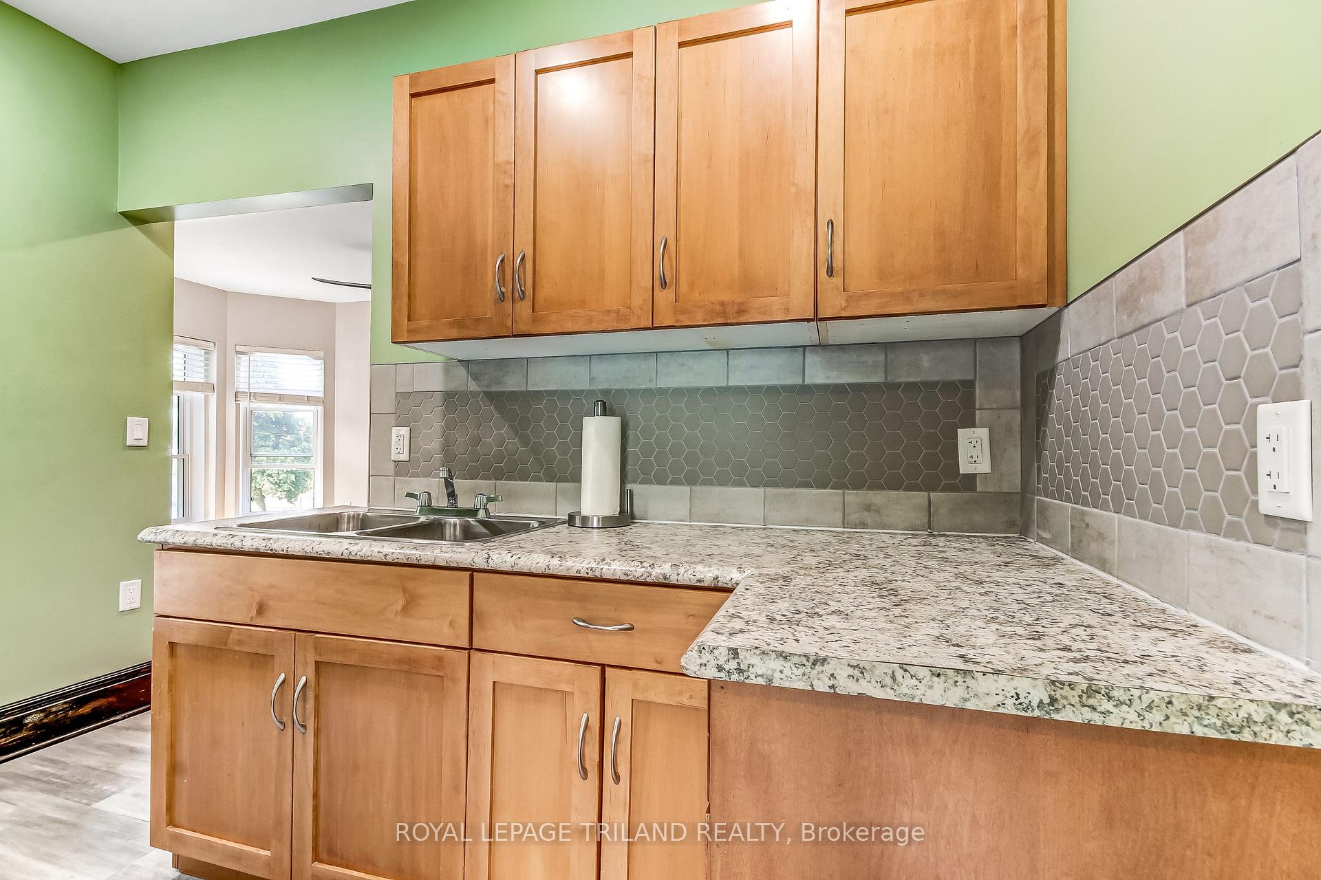 Photo 11 of Unit 33 1/2, 33 1/2 St George Street, St. Thomas — HOMEH