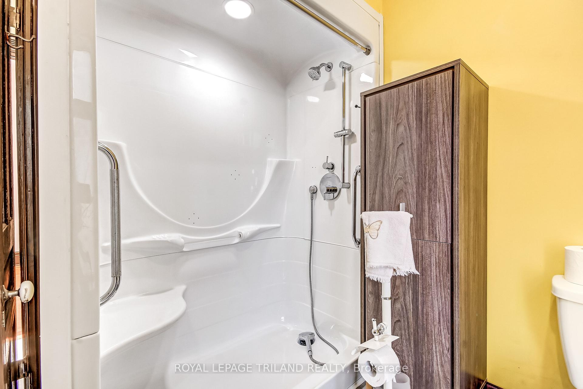 Photo 14 of Unit 33 1/2, 33 1/2 St George Street, St. Thomas — HOMEH