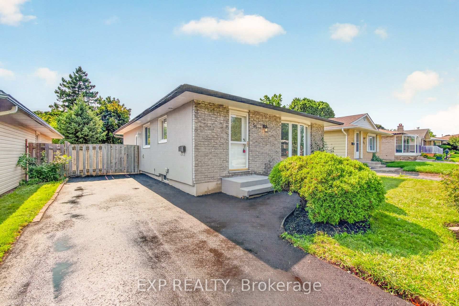Photo 3 of 51 Appalachian Crescent, Kitchener, Alpine — HOMEH
