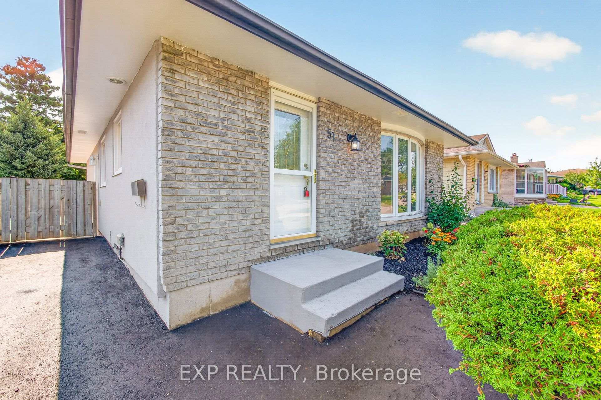Photo 4 of 51 Appalachian Crescent, Kitchener, Alpine — HOMEH