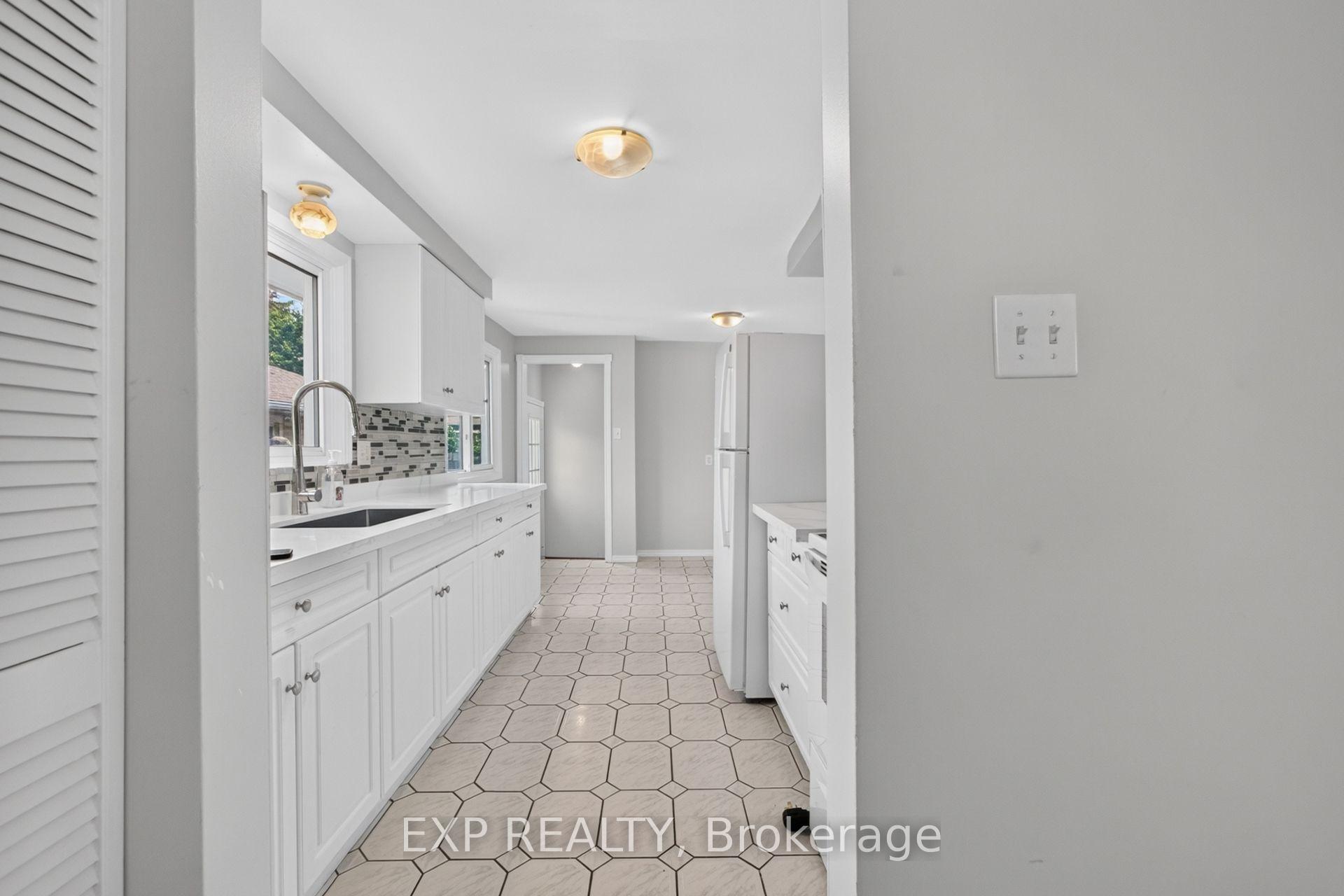 Photo 5 of 51 Appalachian Crescent, Kitchener, Alpine — HOMEH