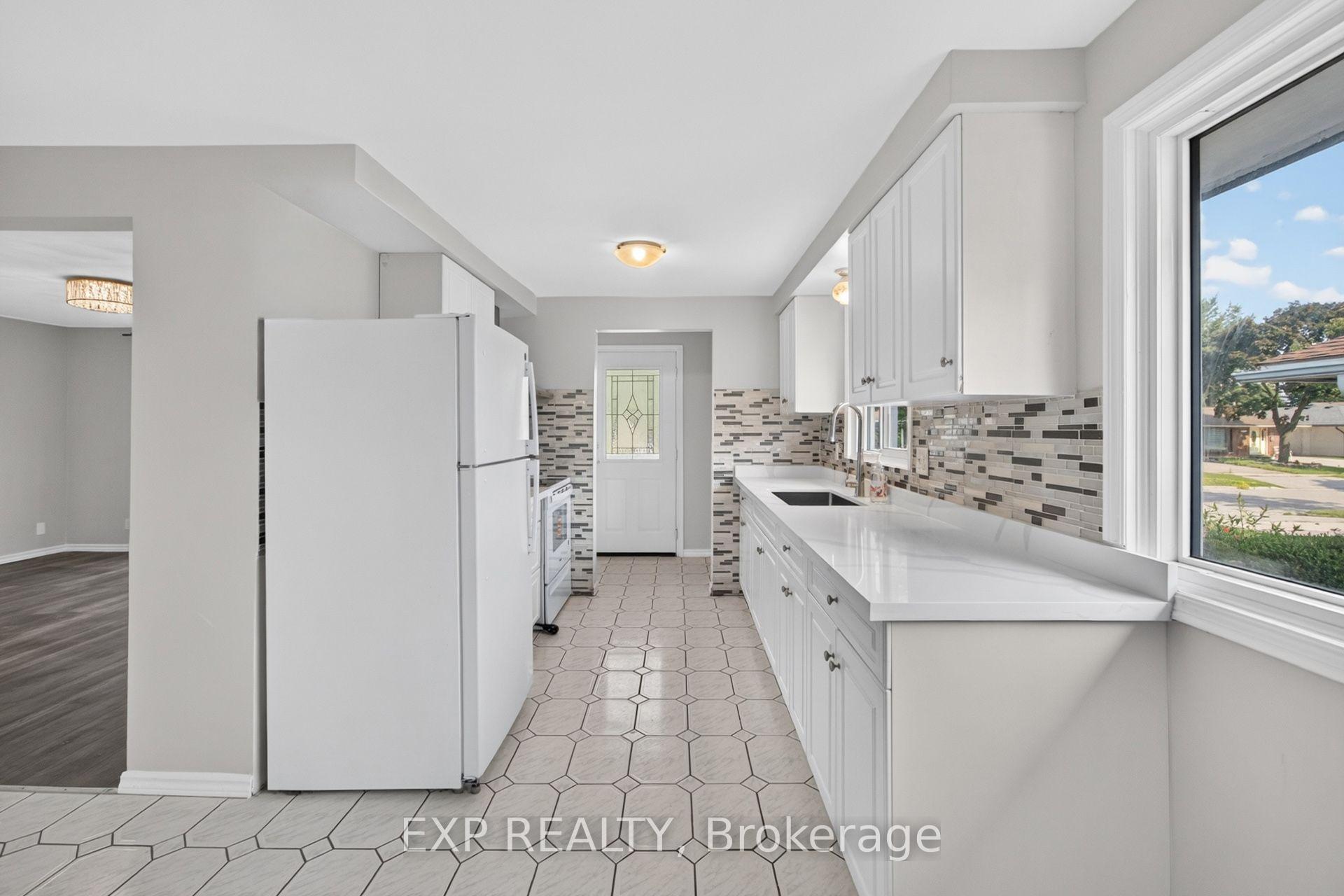 Photo 10 of 51 Appalachian Crescent, Kitchener, Alpine — HOMEH
