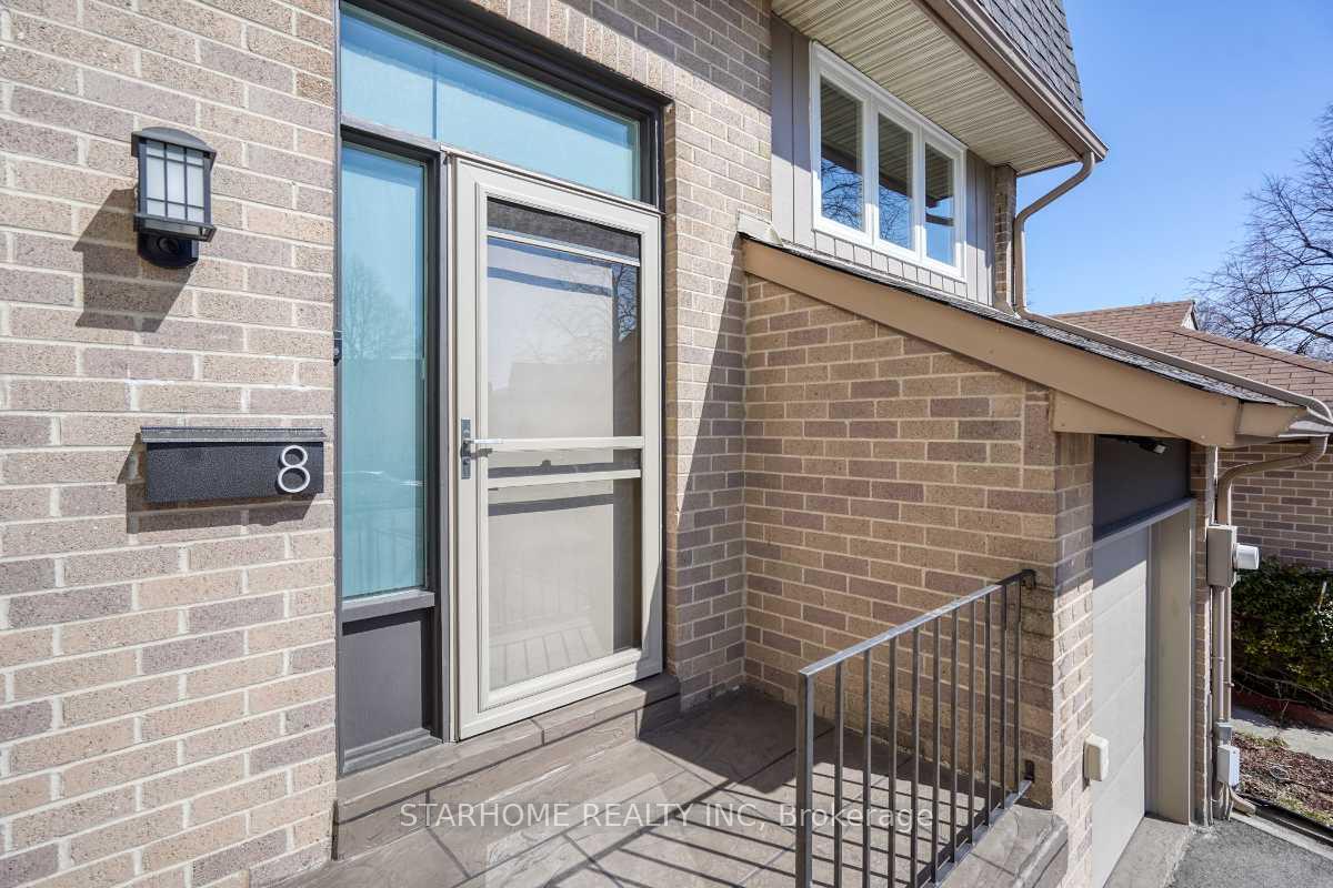 Photo 3 of 8 Amberwood Square, Brampton, Heart Lake West — HOMEH