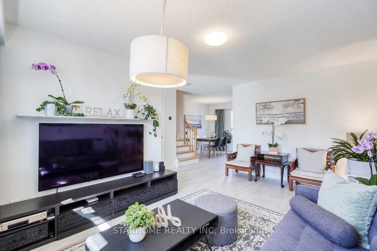 Photo 10 of 8 Amberwood Square, Brampton, Heart Lake West — HOMEH